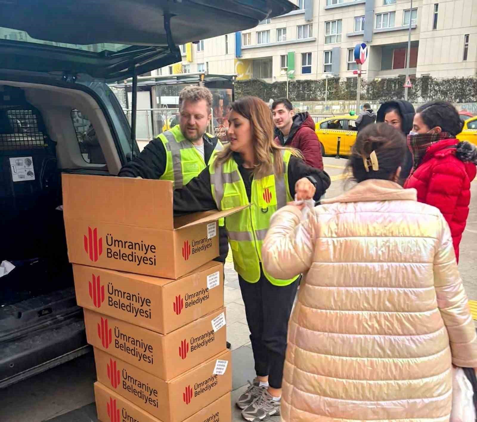 Ümraniye Belediyesinden iftara yolda yakalanan vatandaşlara iftariyelik desteği
