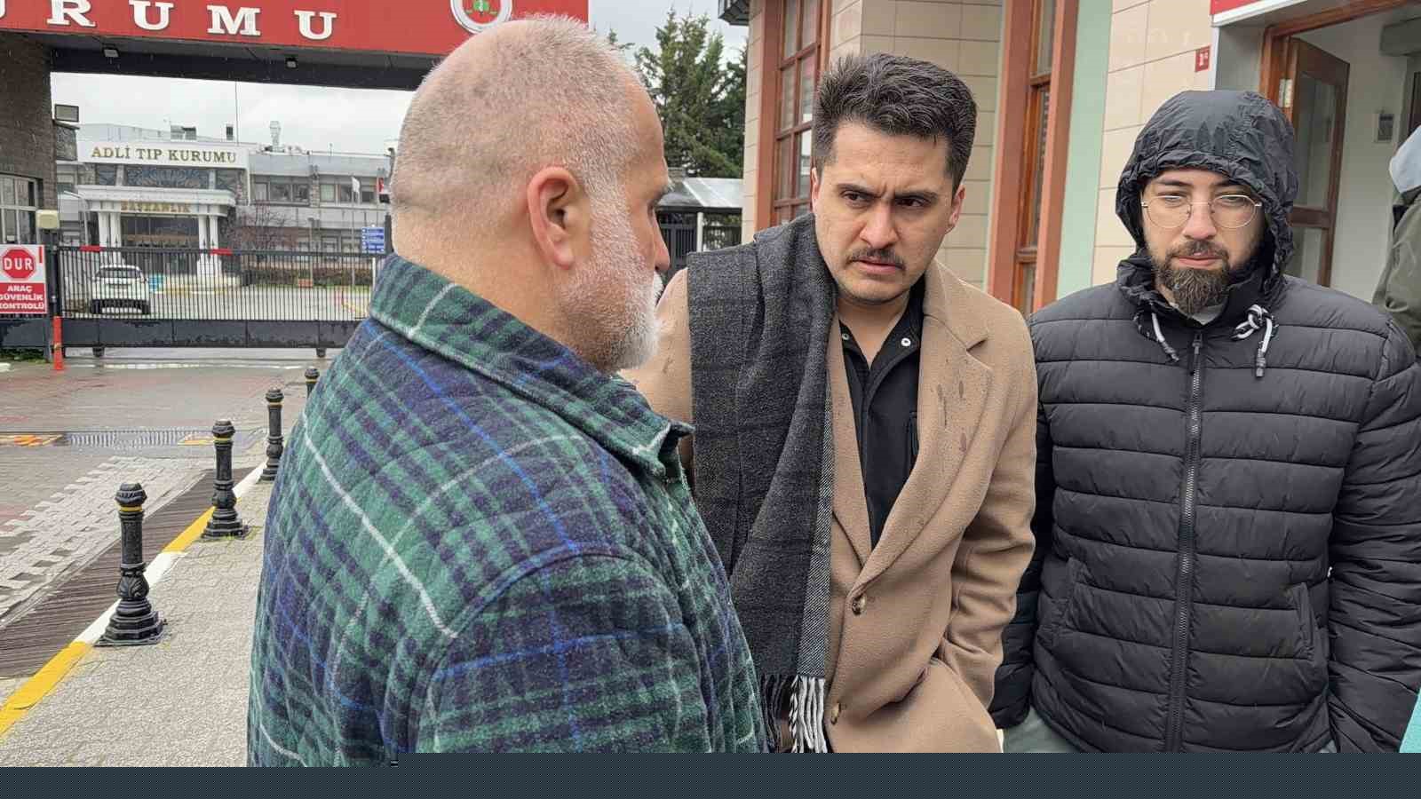 Ümraniye’de çakarlı araçla silahlı saldırı: 21 yaşındaki genç futbolcu hayatını kaybetti
Ümraniye’de çakarlı araçla silahlı saldırı: 21 yaşındaki genç futbolcu hayatını kaybetti