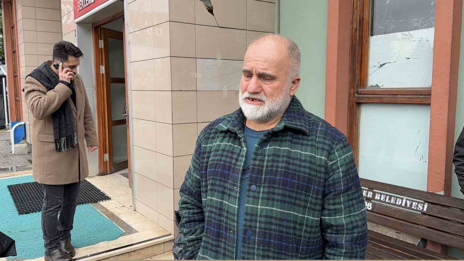 Ümraniye’de çakarlı araçla silahlı saldırı: 21 yaşındaki genç futbolcu hayatını kaybetti
Ümraniye’de çakarlı araçla silahlı saldırı: 21 yaşındaki genç futbolcu hayatını kaybetti