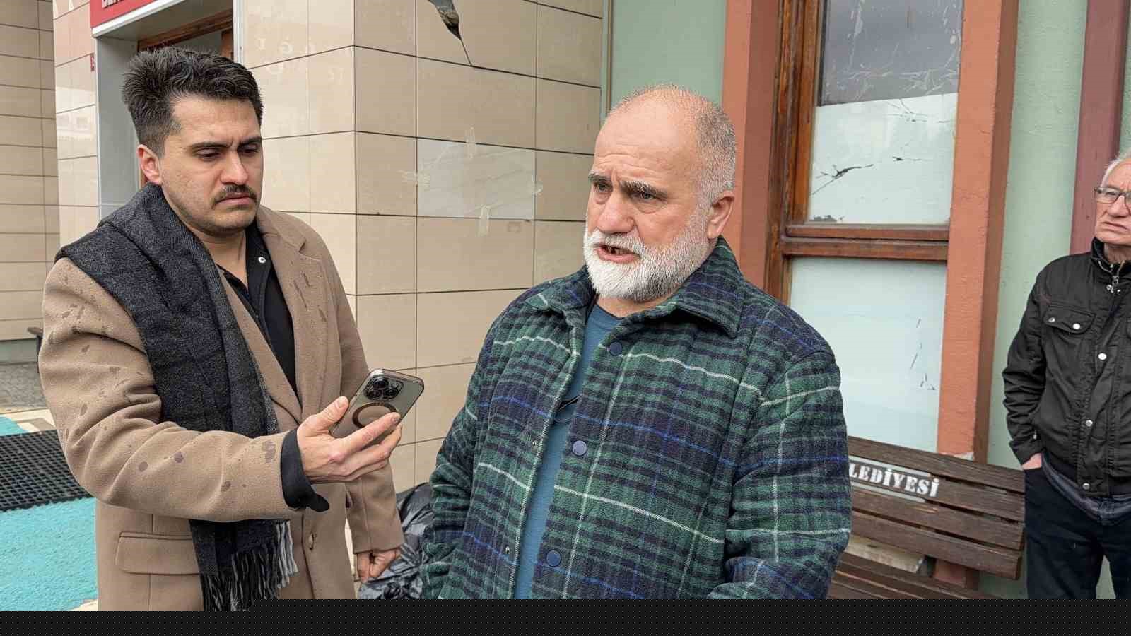 Ümraniye’de çakarlı araçla silahlı saldırı: 21 yaşındaki genç futbolcu hayatını kaybetti
Ümraniye’de çakarlı araçla silahlı saldırı: 21 yaşındaki genç futbolcu hayatını kaybetti