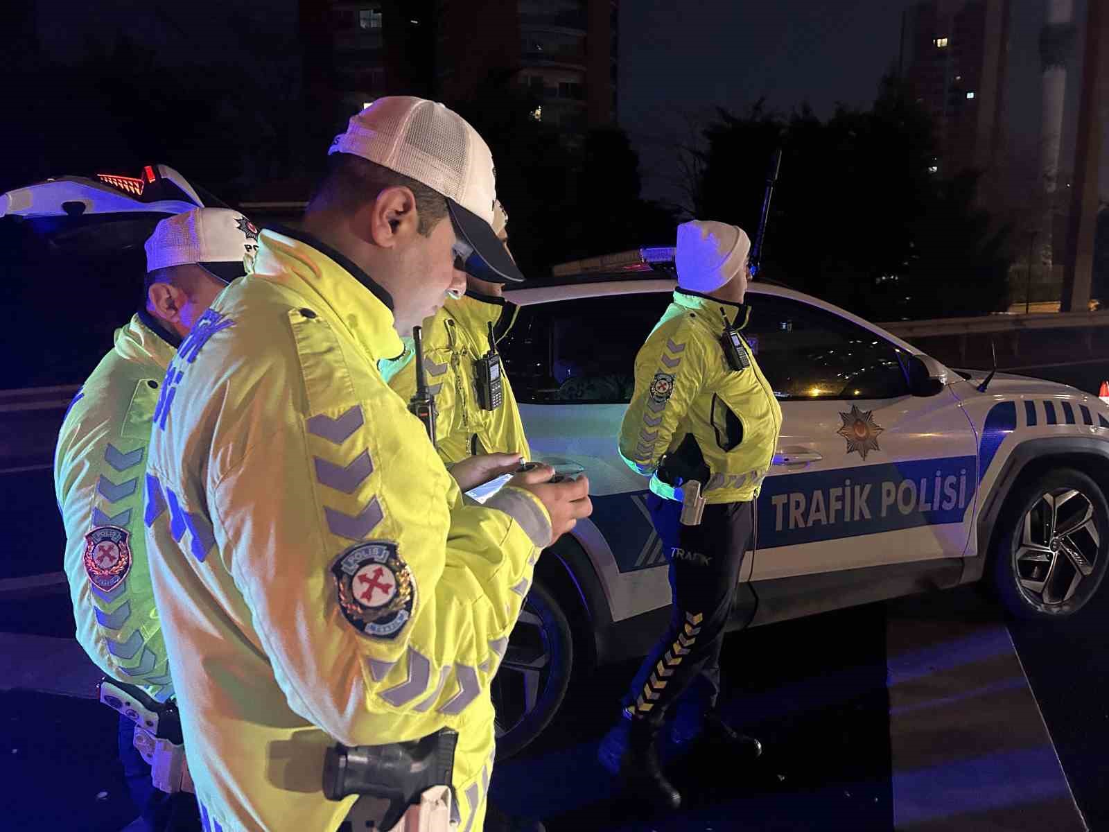 Ümraniye’de dron destekli denetimlerde 12 araca 14 bin TL ceza kesildi
