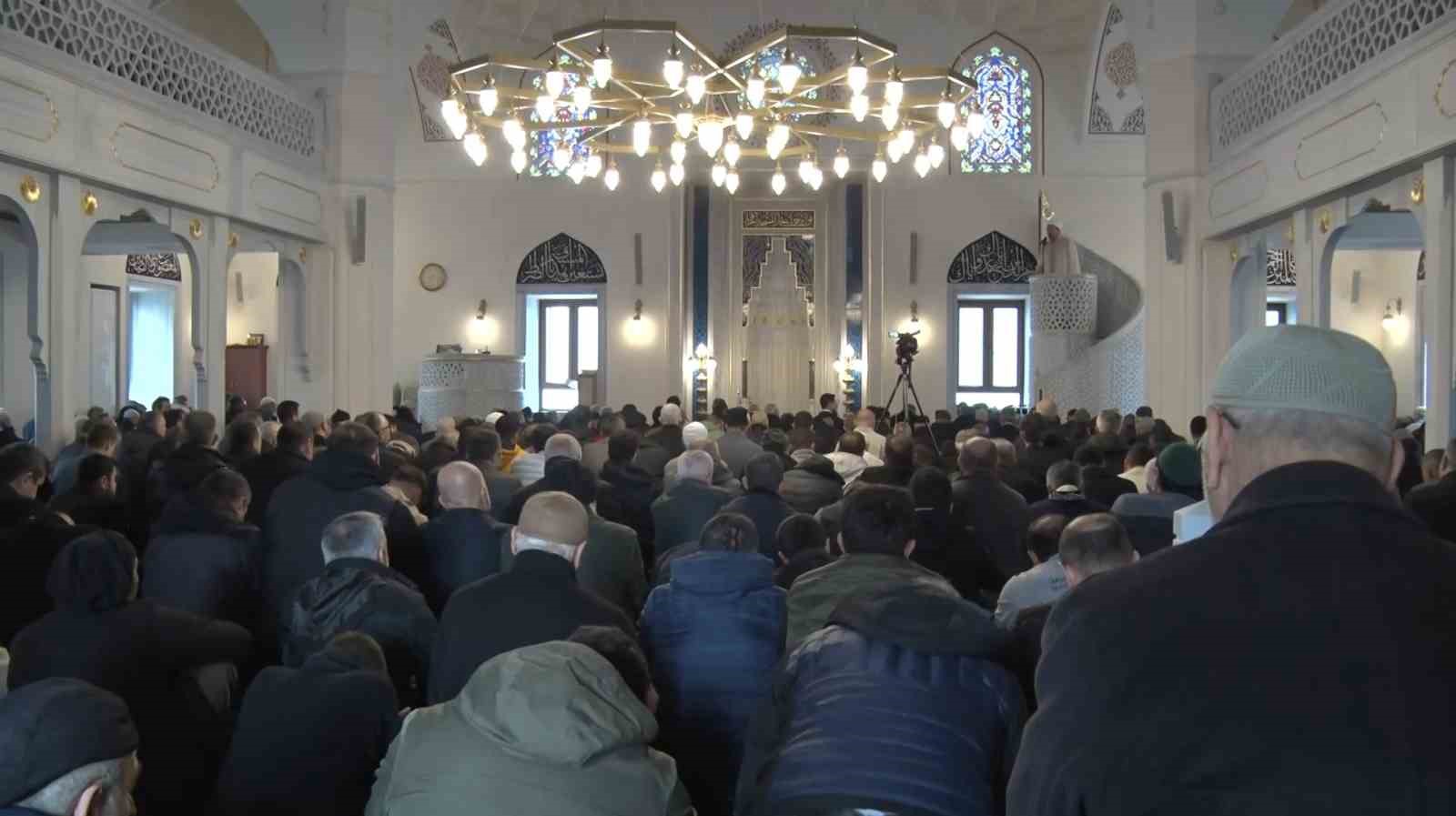Ümraniye’de manevi buluşma: Hacı Muazzez Bülbül Camii dualarla açıldı
