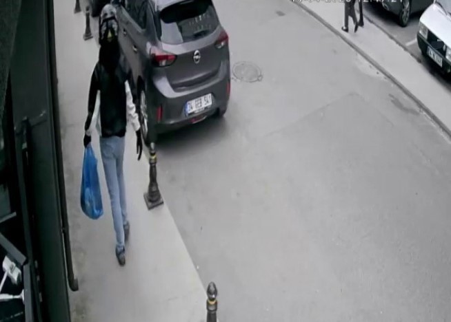 Ümraniye’de otomobilden 2 kilo altın ve 60 bin Euro çalan 4 şüpheli tutuklandı
