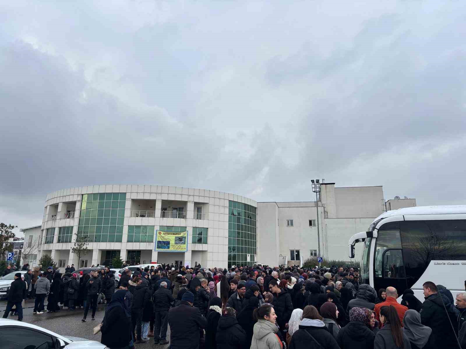 Umre kafilesi dualarla uğurlandı
