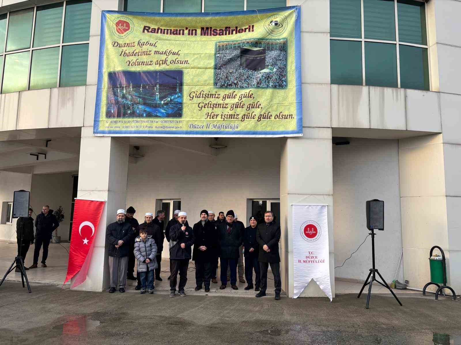 Umre kafilesi dualarla uğurlandı
