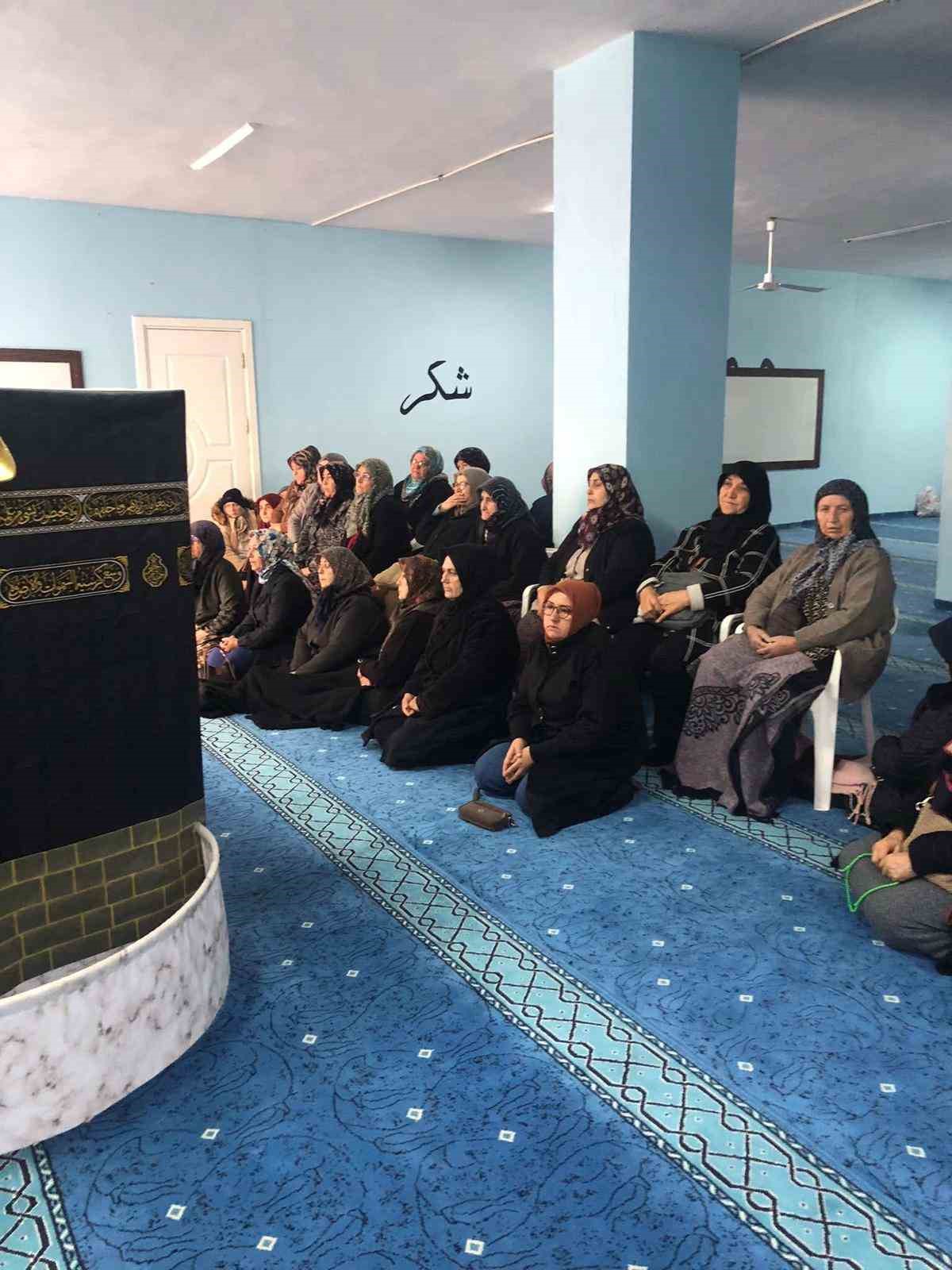 Ümreye gidecek vatandaşlara bilgilendirme semineri düzenlendi
