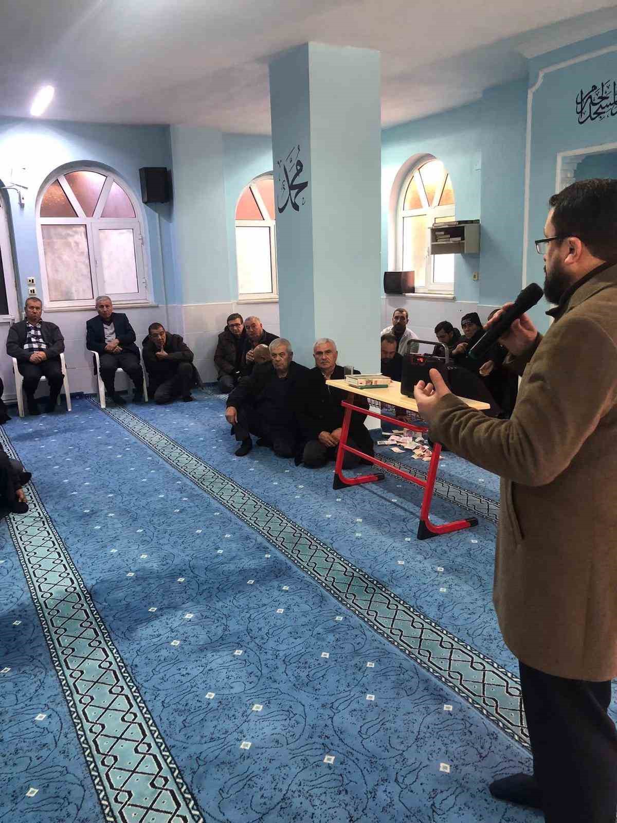 Ümreye gidecek vatandaşlara bilgilendirme semineri düzenlendi
