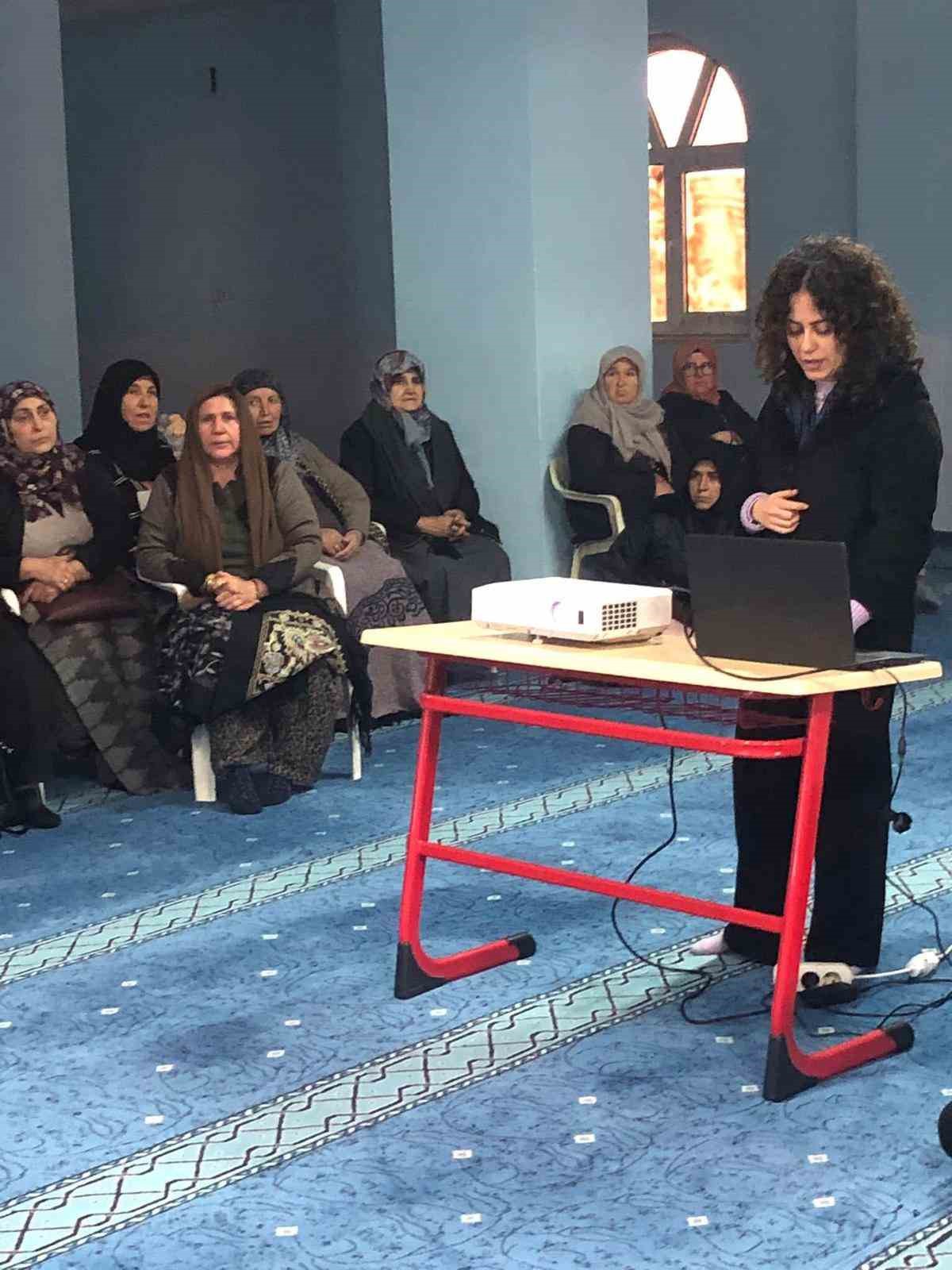 Ümreye gidecek vatandaşlara bilgilendirme semineri düzenlendi
