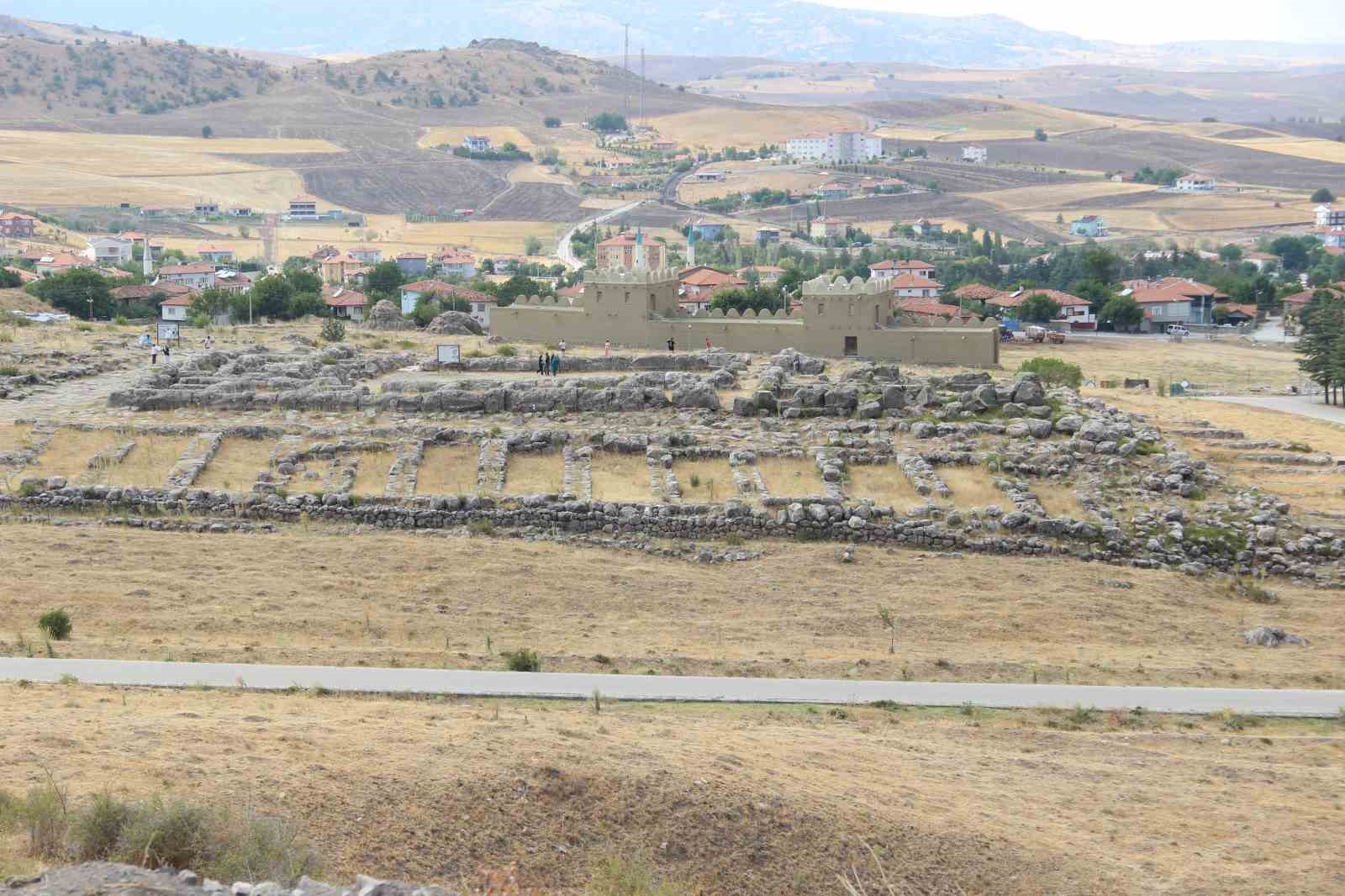 UNESCO Komitesi Üyesi Prof. Dr. Özünel: "Hattuşa, UNESCO’nun dünya ve insanlığa barış getirme idealinin önemli bir temsilcisi"
