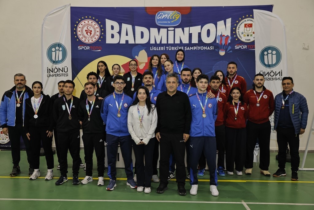 ÜNİLİG Badminton’da Şampiyon BEUN
