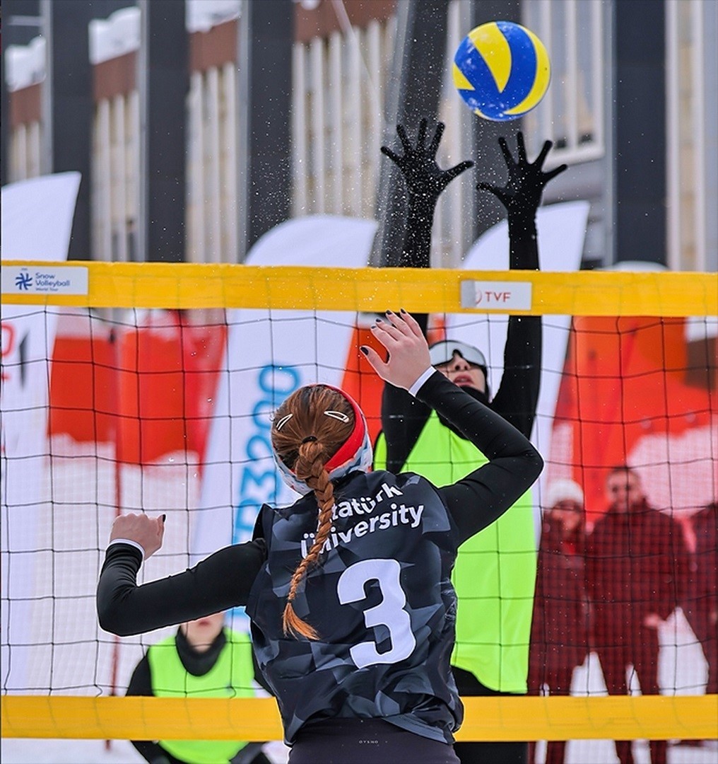 Ünilig kış oyunlarında Atatürk Üniversitesi rüzgârı
