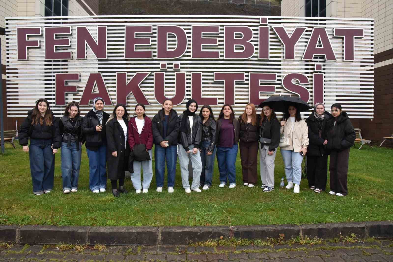 Üniversite adayı öğrenciler Düzce Üniversitesi’ni inceledi

