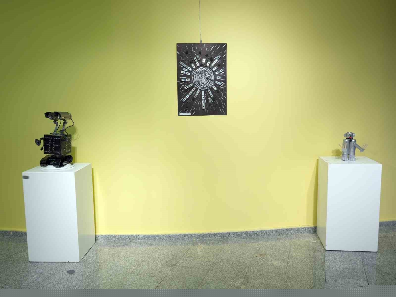 Üniversite öğrencileri atıkları sanata dönüştürdü
Üniversite öğrencileri atıkları sanata dönüştürdü