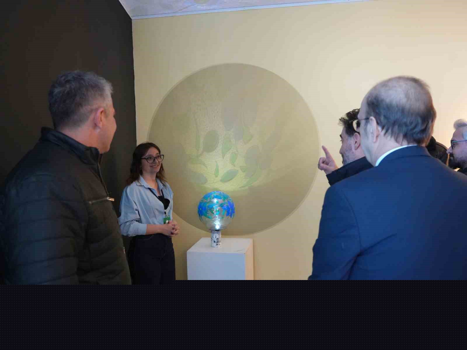 Üniversite öğrencileri atıkları sanata dönüştürdü
Üniversite öğrencileri atıkları sanata dönüştürdü