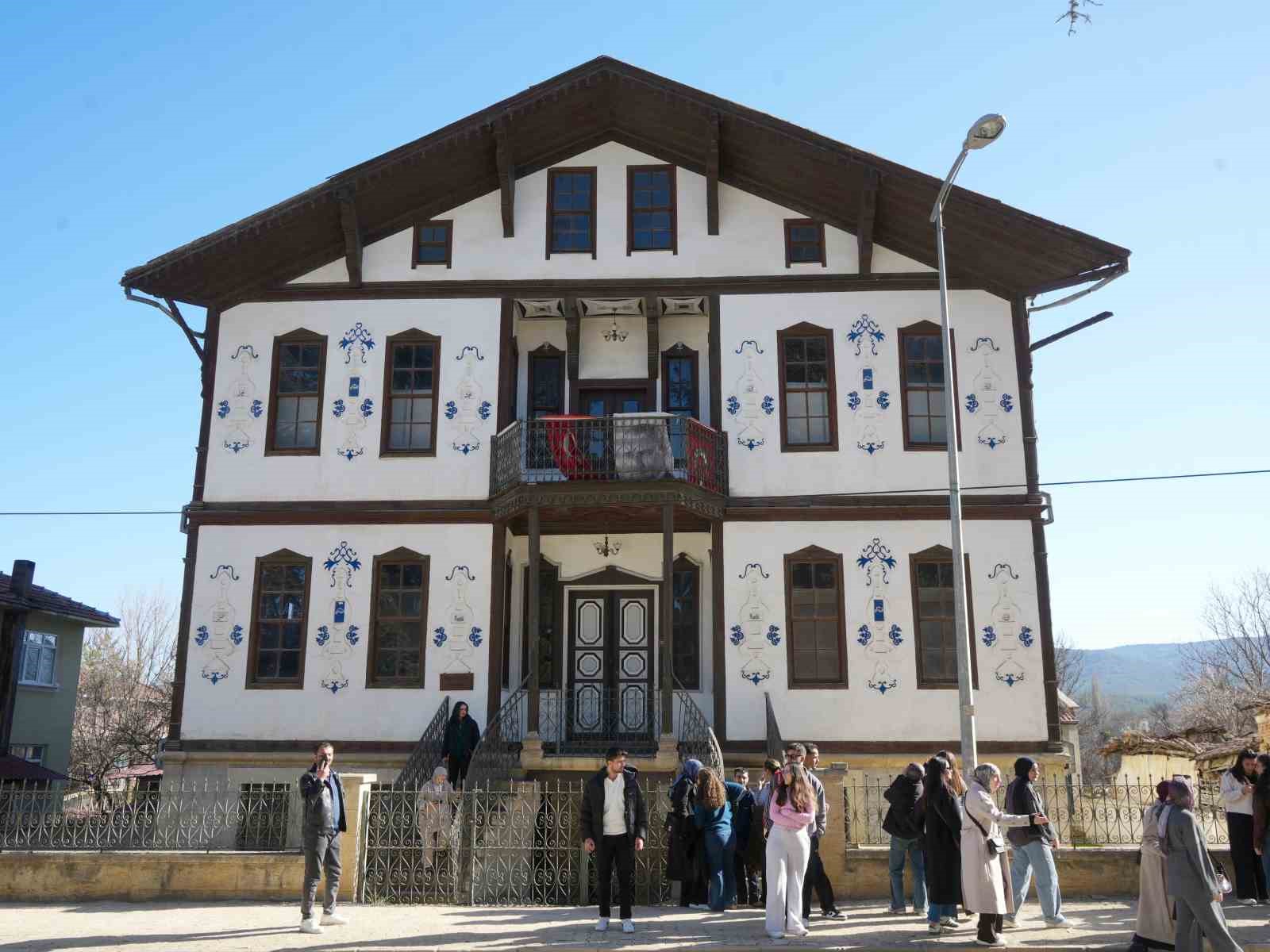 Üniversite öğrencileri Daday’ın tarihi mekanlarını ve turistik alanlarını gezdi
Üniversite öğrencileri Daday’ın tarihi mekanlarını ve turistik alanlarını gezdi