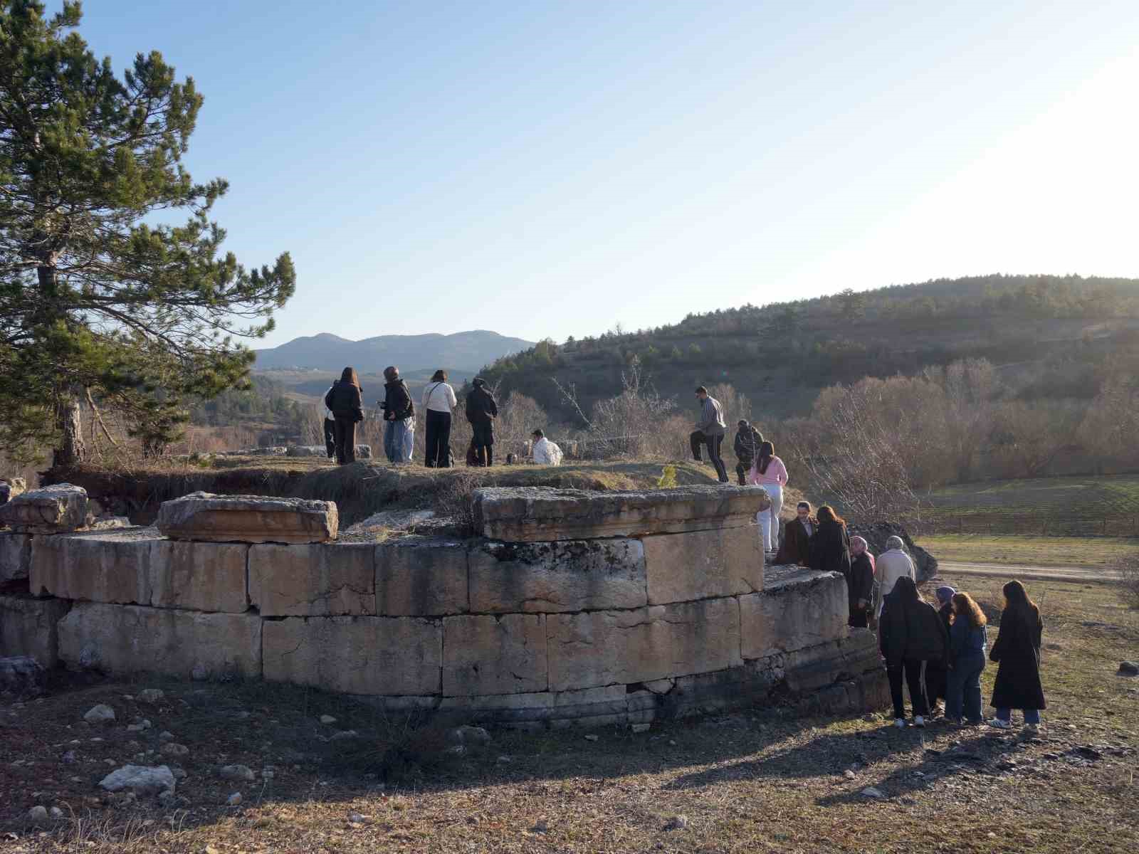 Üniversite öğrencileri Daday’ın tarihi mekanlarını ve turistik alanlarını gezdi
Üniversite öğrencileri Daday’ın tarihi mekanlarını ve turistik alanlarını gezdi