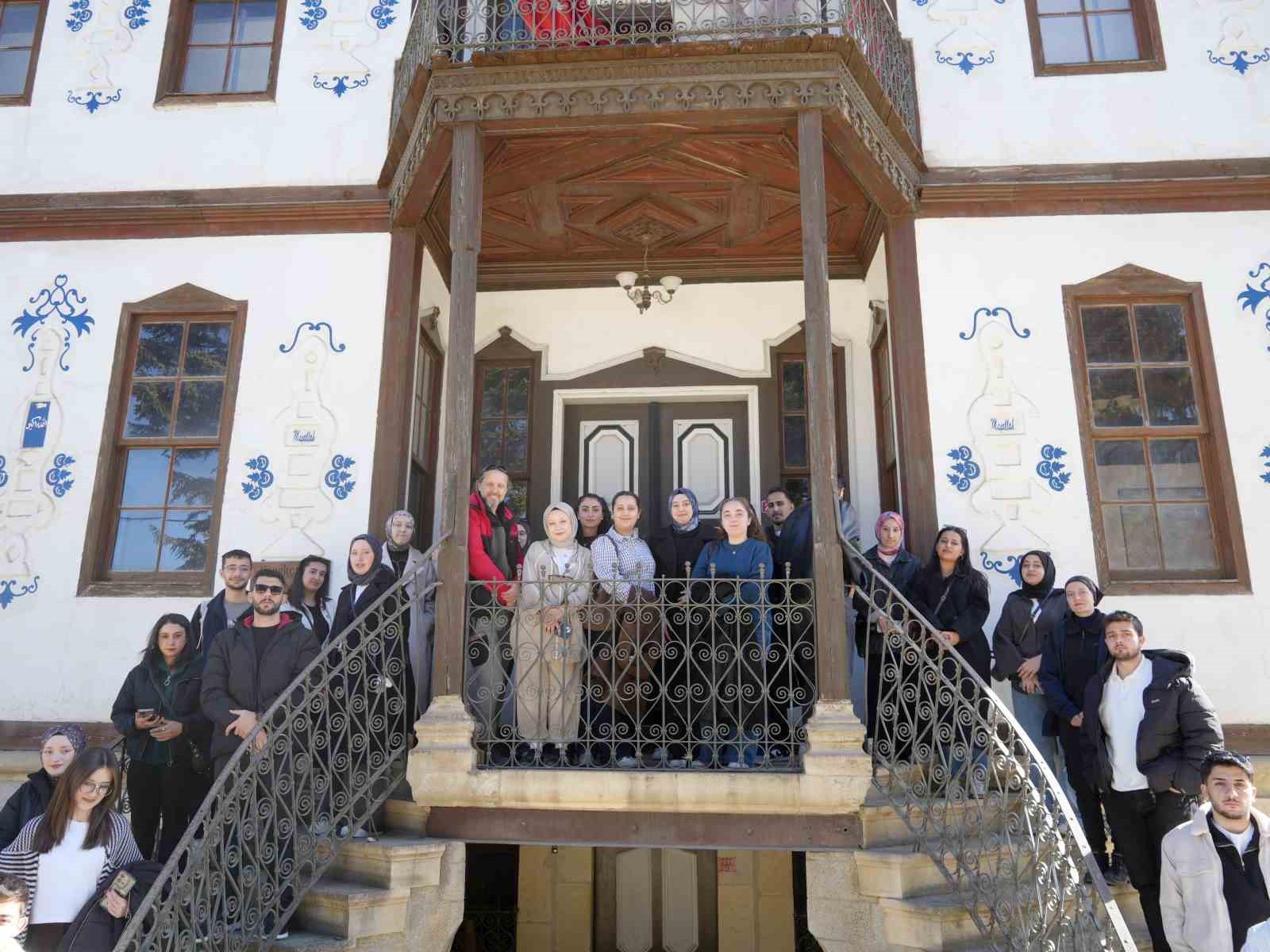 Üniversite öğrencileri Daday’ın tarihi mekanlarını ve turistik alanlarını gezdi
Üniversite öğrencileri Daday’ın tarihi mekanlarını ve turistik alanlarını gezdi