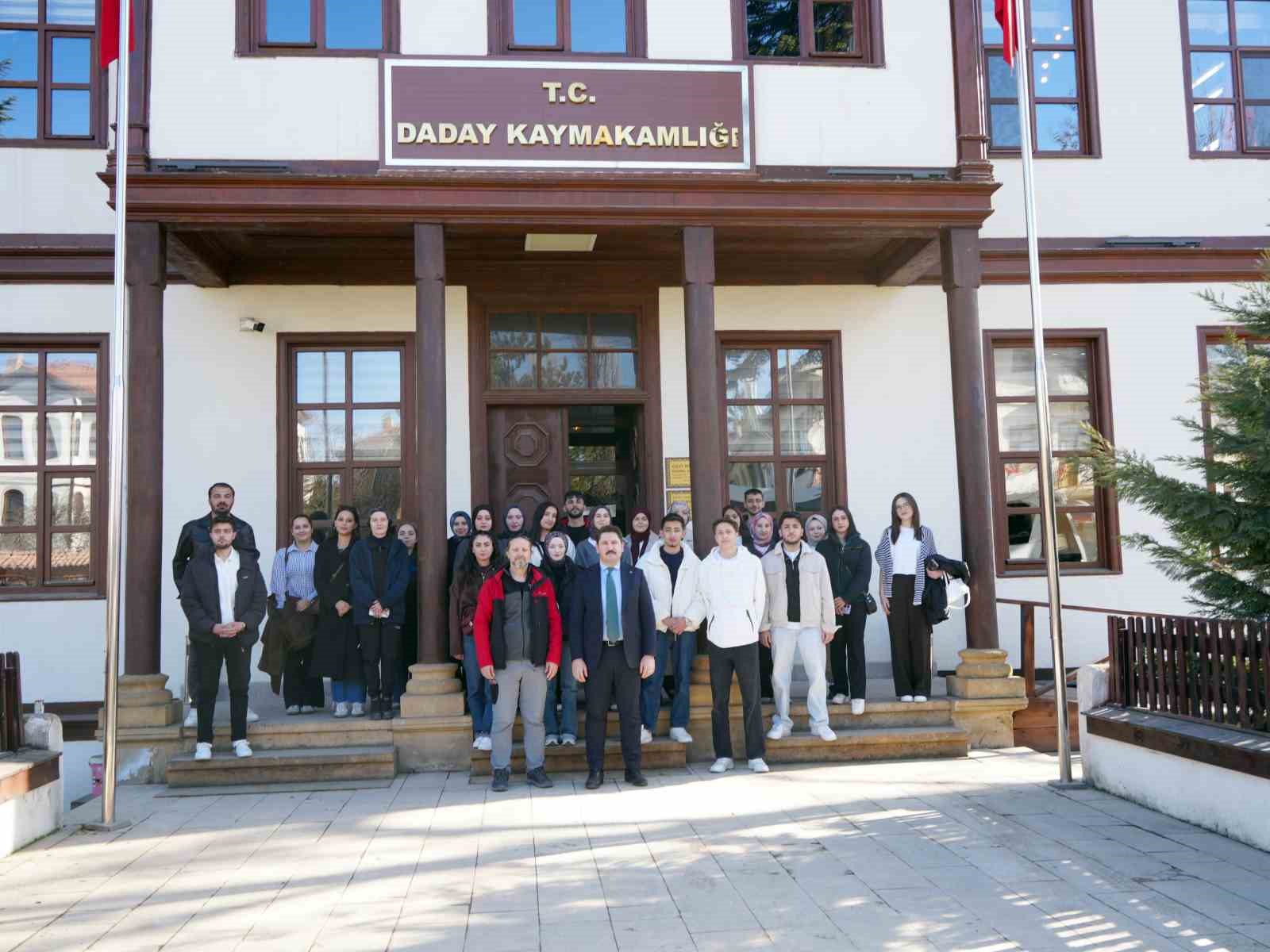 Üniversite öğrencileri Daday’ın tarihi mekanlarını ve turistik alanlarını gezdi
Üniversite öğrencileri Daday’ın tarihi mekanlarını ve turistik alanlarını gezdi