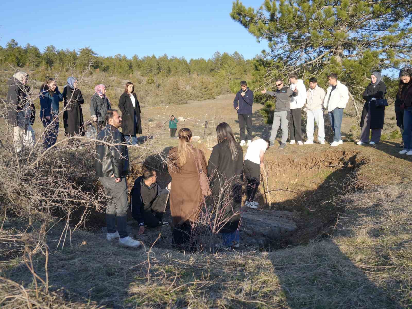 Üniversite öğrencileri Daday’ın tarihi mekanlarını ve turistik alanlarını gezdi
Üniversite öğrencileri Daday’ın tarihi mekanlarını ve turistik alanlarını gezdi