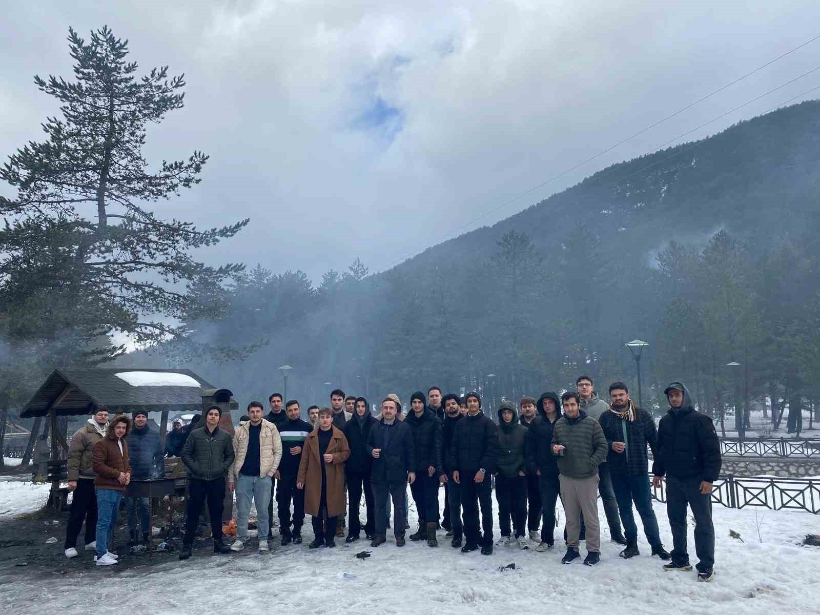 Üniversite öğrencileri karın tadını çıkardı
