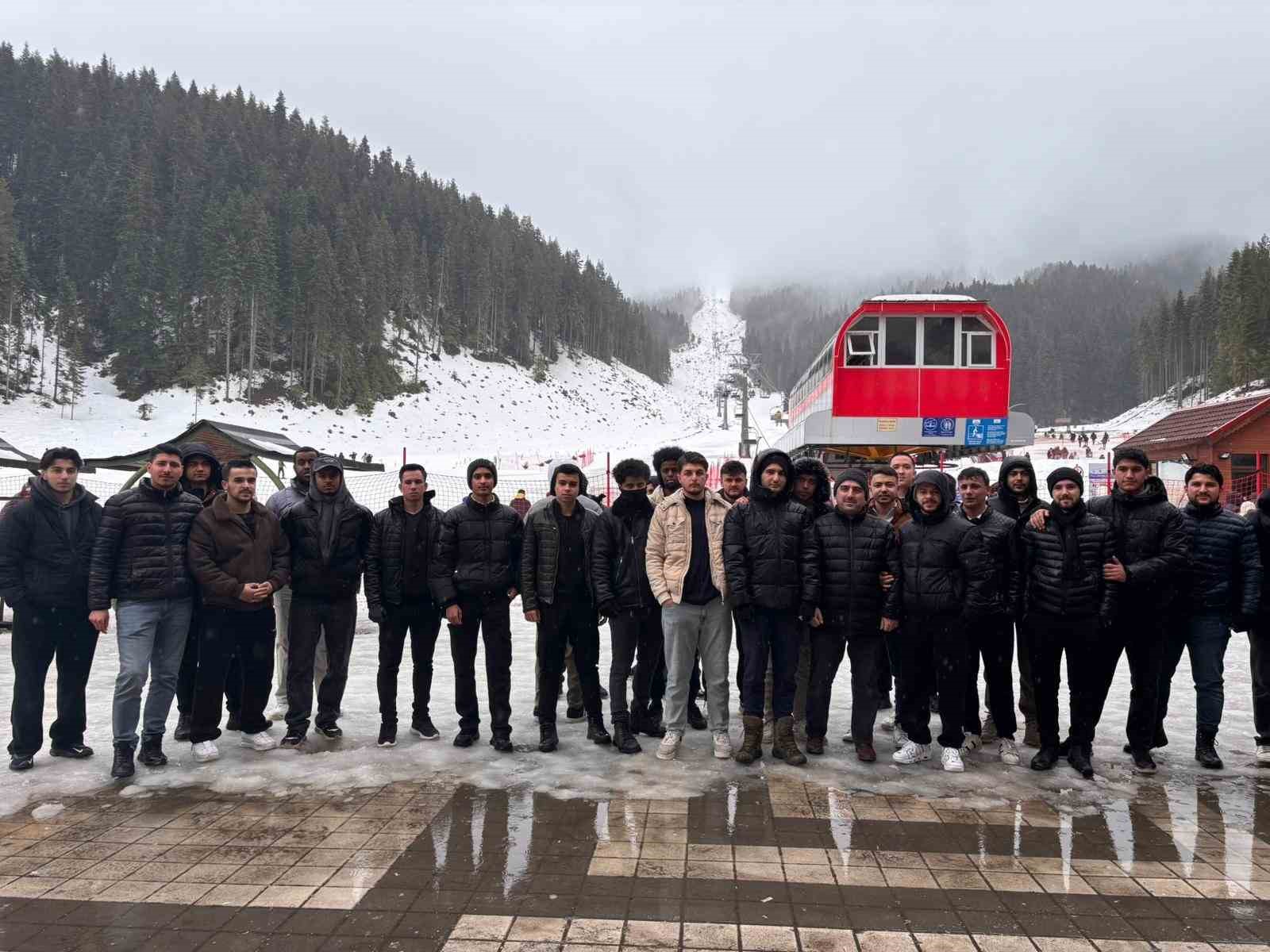 Üniversite öğrencileri karın tadını çıkardı
