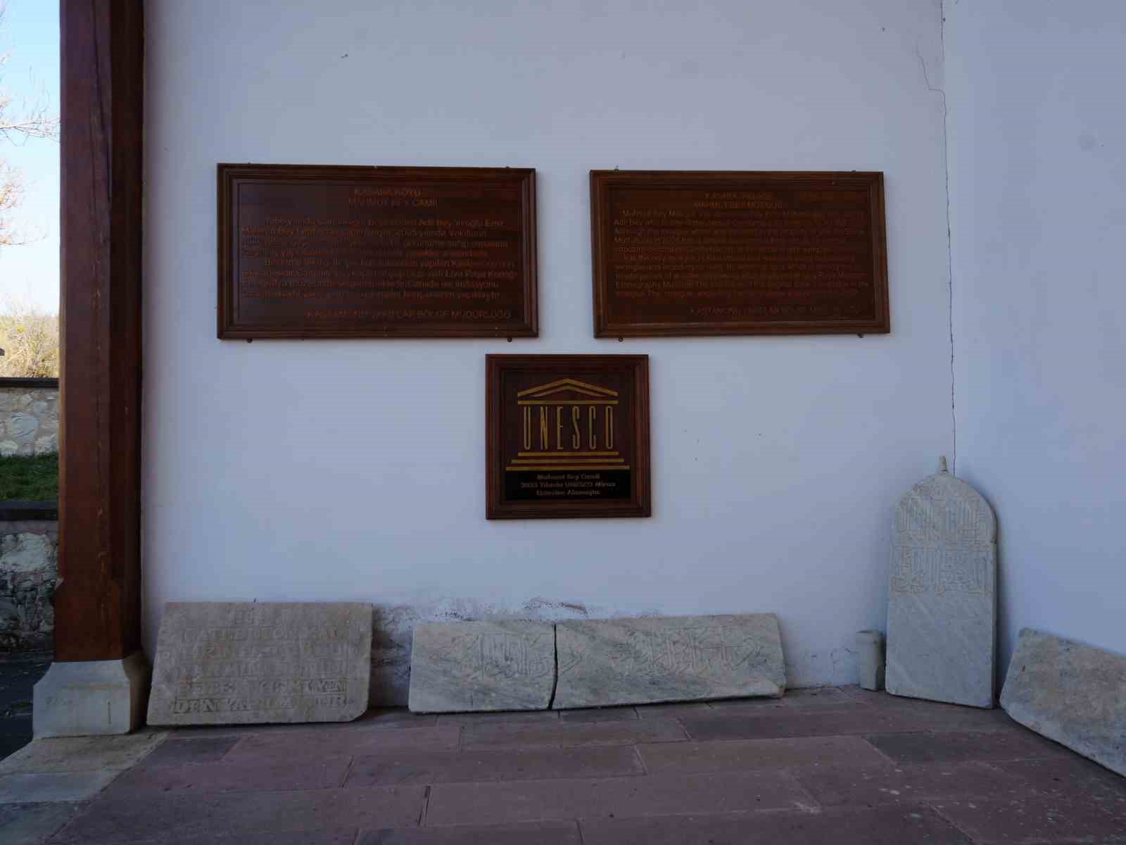 Üniversite öğrencileri, UNESCO Dünya Miras Listesi’nde Çivisiz Cami’ye hayran kaldı
