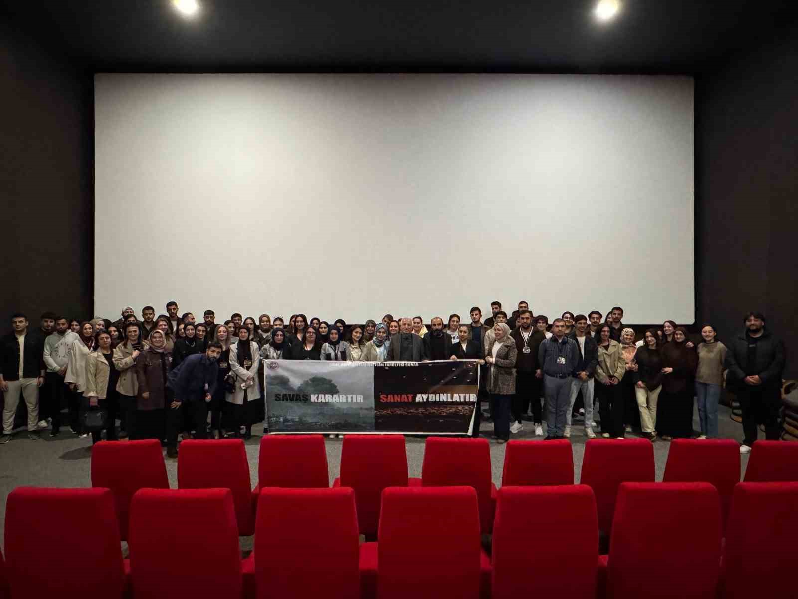 Üniversite öğrencilerinden barış temalı sosyal sorumluluk projesi
