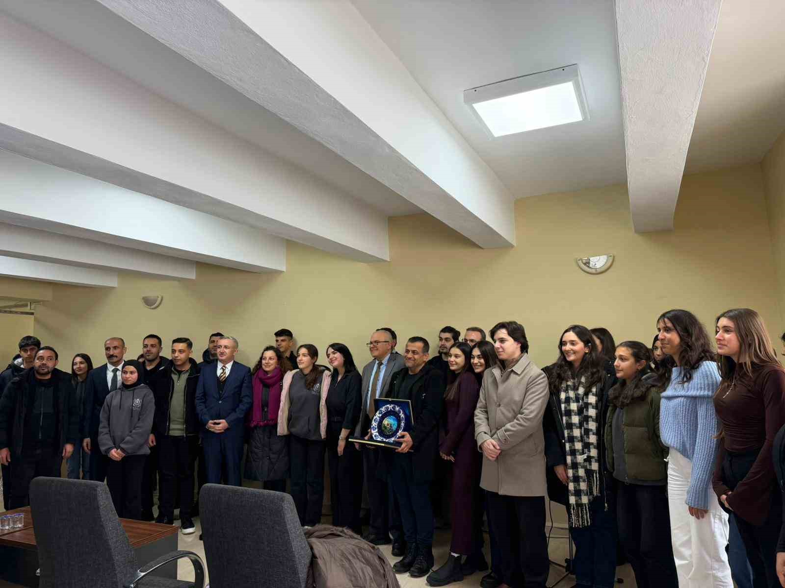 Üniversite öğrencilerinden Lice’de anlamlı proje: Kütüphane kuruldu
