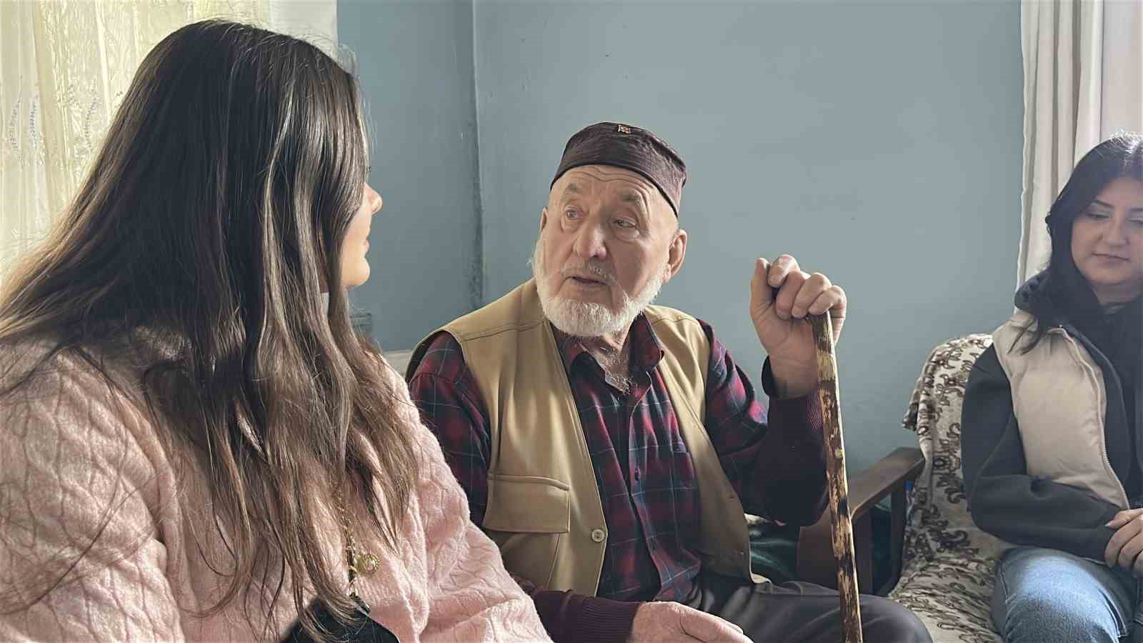 Üniversite öğrencilerinden yaşlı çifte sürpriz
