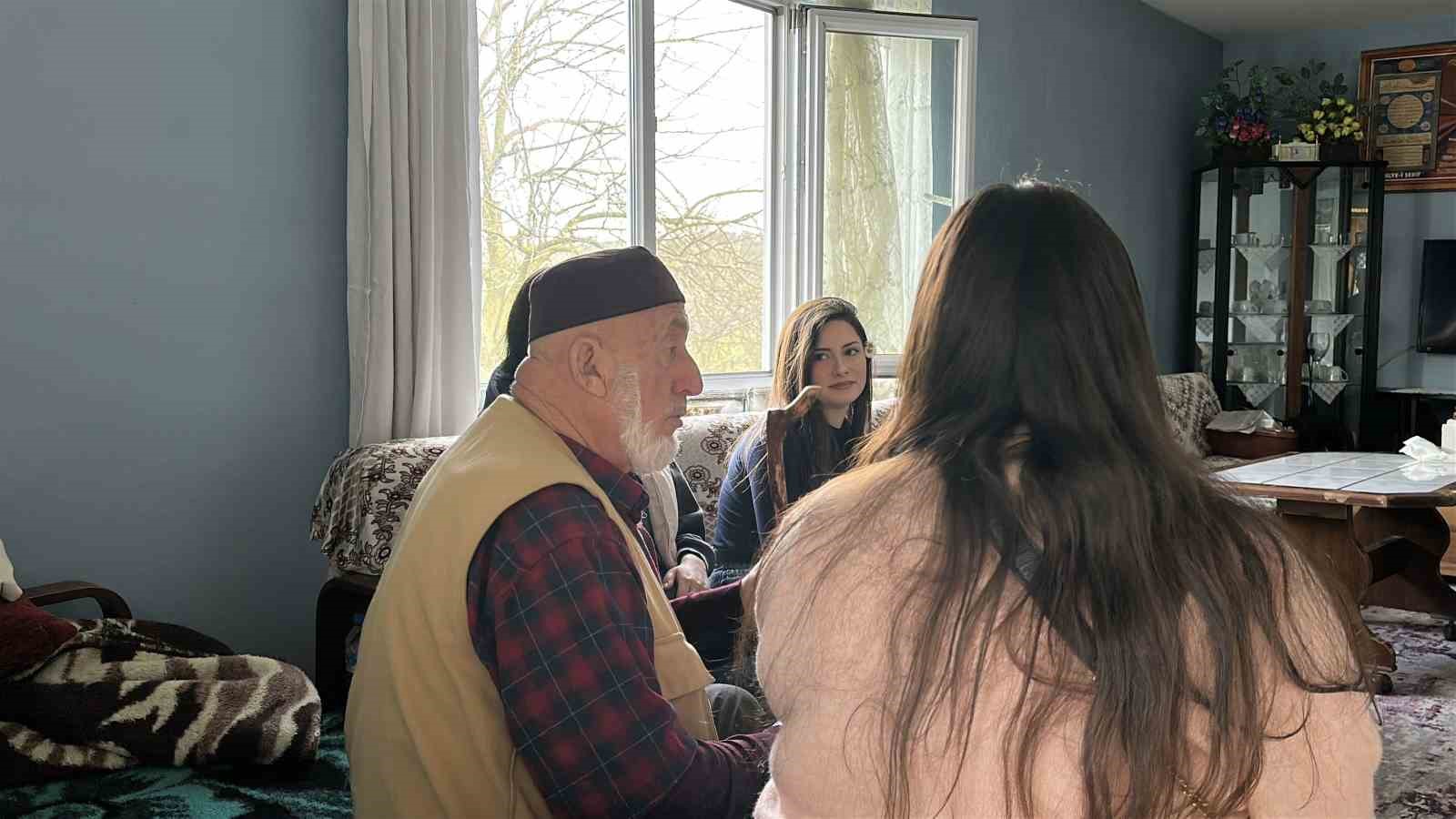 Üniversite öğrencilerinden yaşlı çifte sürpriz
