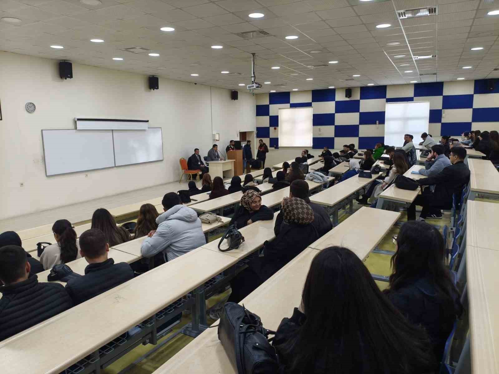 Üniversite öğrencilerine siber güvenlik ve IBAN uyarısı yapıldı
