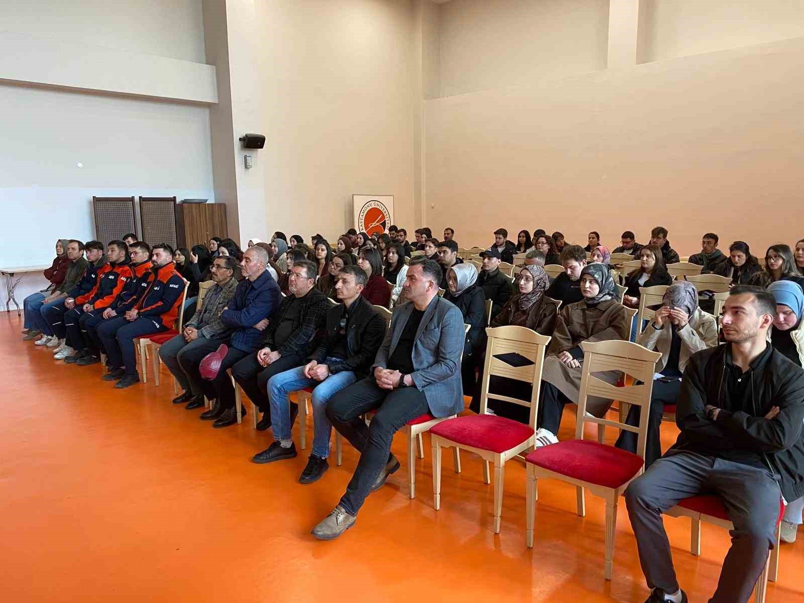 Üniversite öğrencilerine uygulamalı "afet" eğitimi
