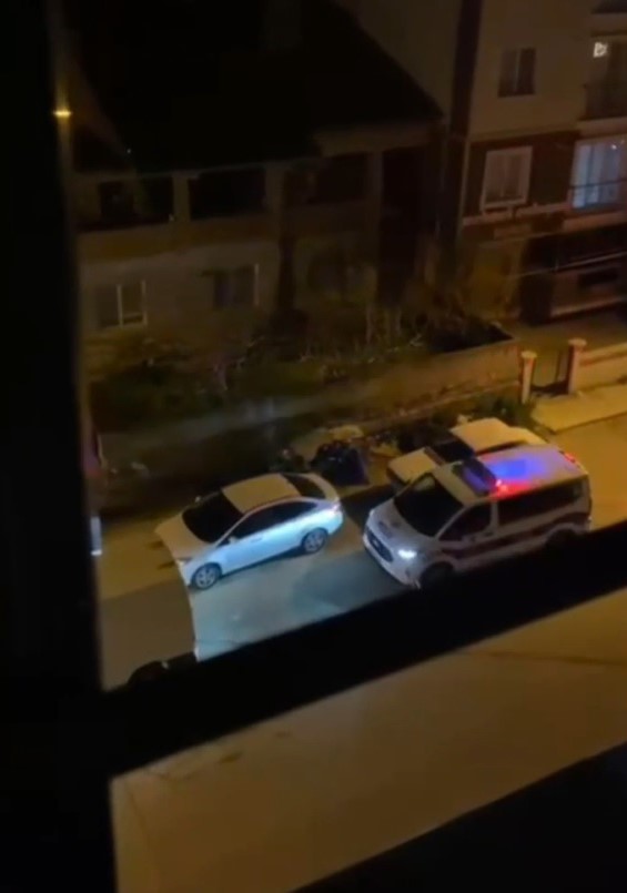 Üniversite öğrencilerinin kavga ihbarına geldiler, pasta ile karşılaştılar
