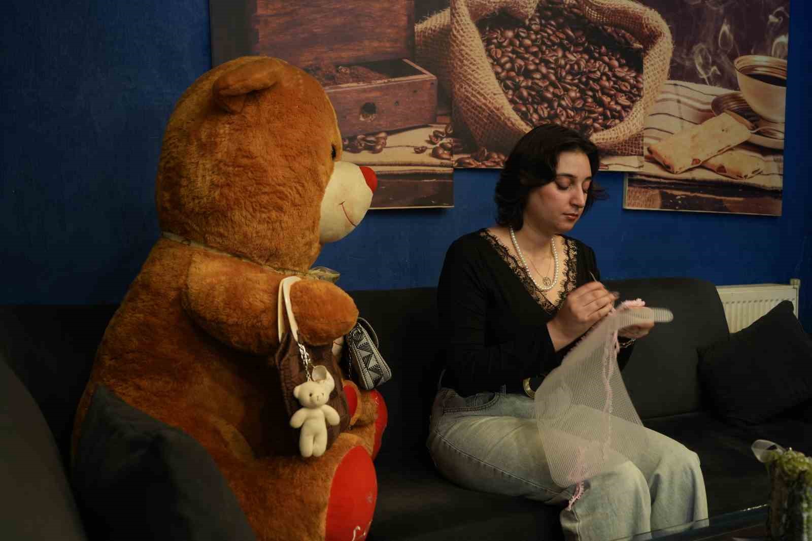 Üniversite öğrencisi genç kızın el emeği çantaları gelir kapısı oldu
Üniversite öğrencisi genç kızın el emeği çantaları gelir kapısı oldu