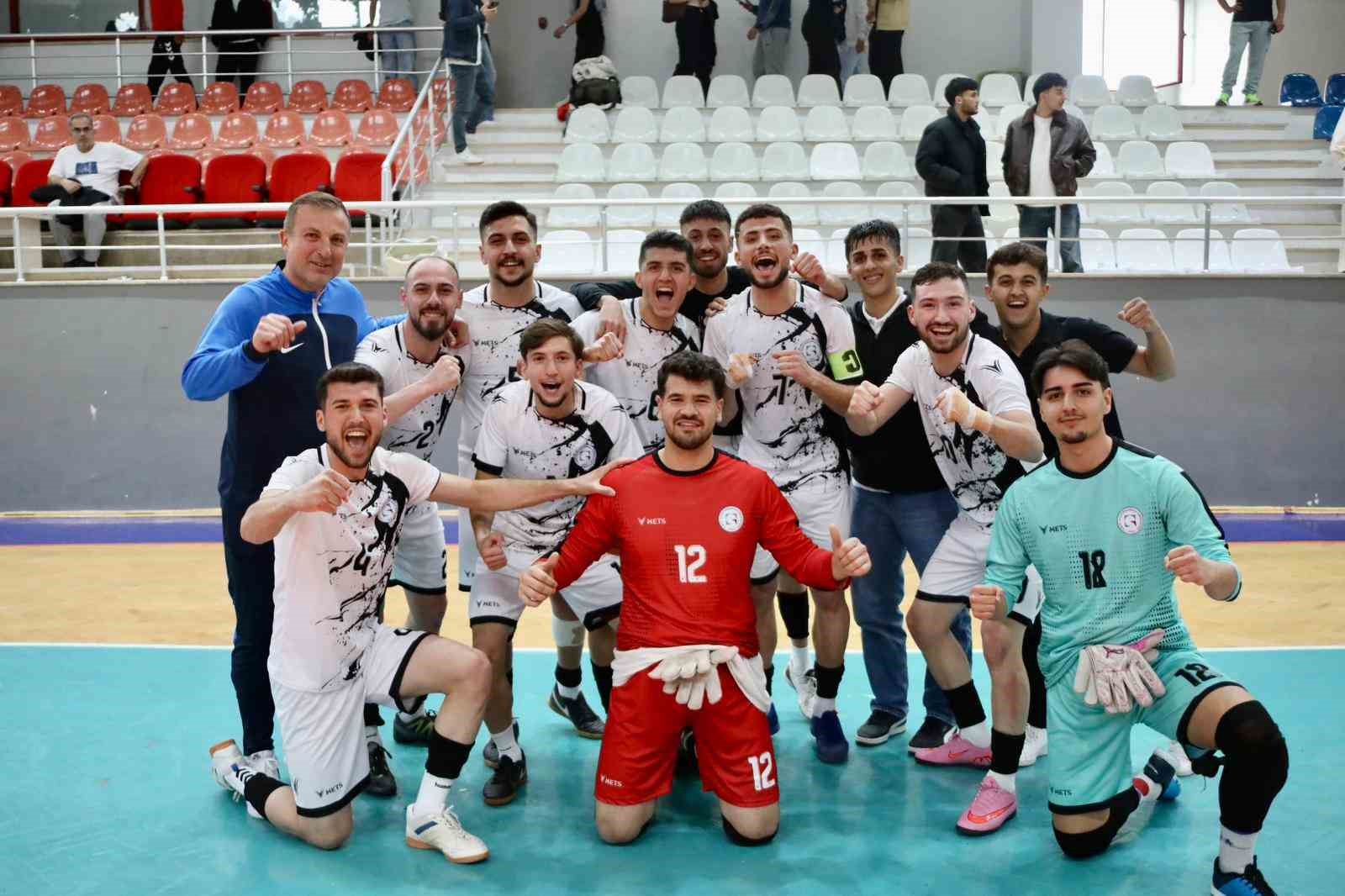 Üniversite takımları Tokat’ta salon futbolunda ter döktü
