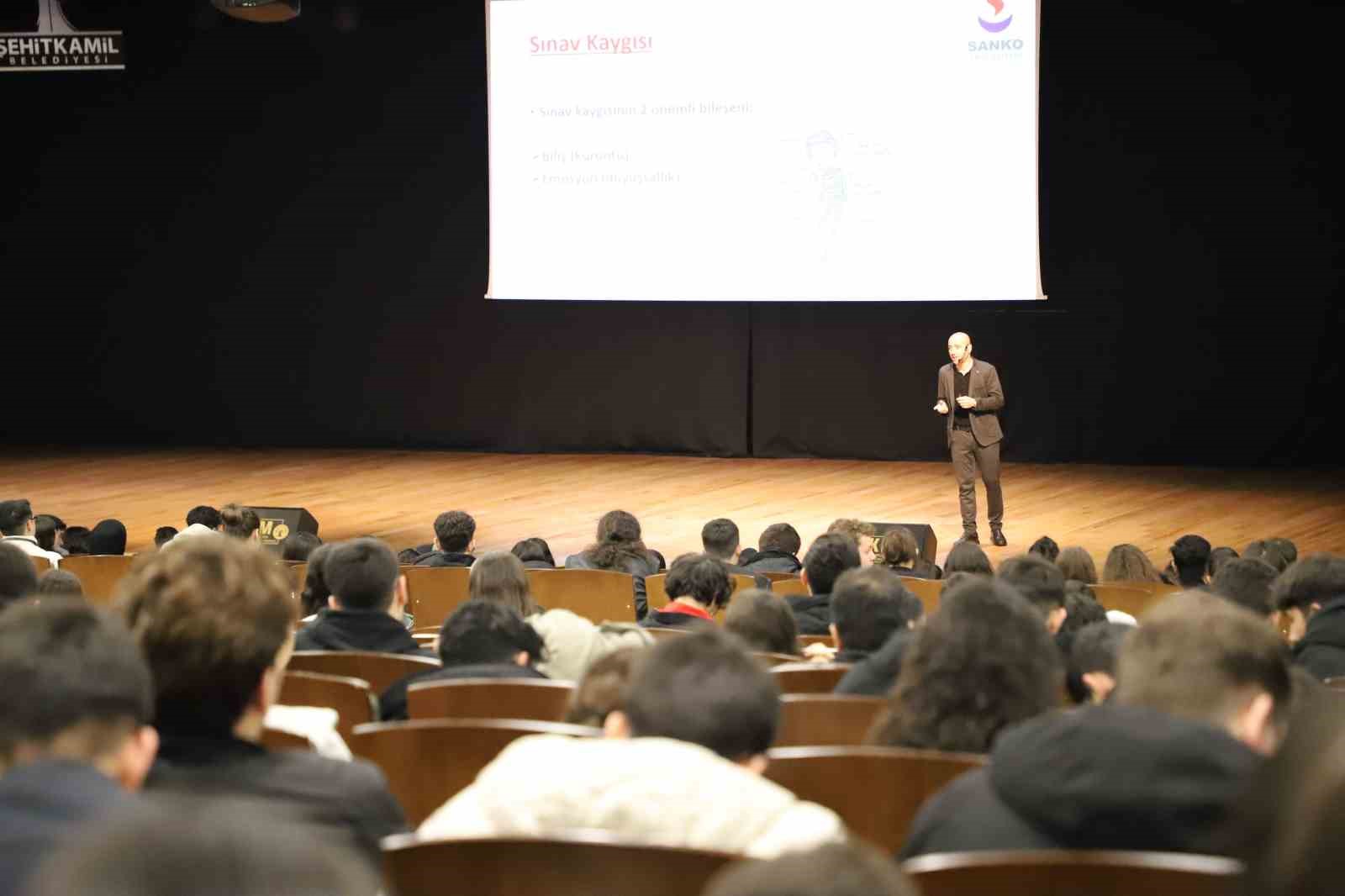 ‘Üniversite Yolunda Sınav Stratejileri’ etkinliği yapıldı
‘Üniversite Yolunda Sınav Stratejileri’ etkinliği yapıldı