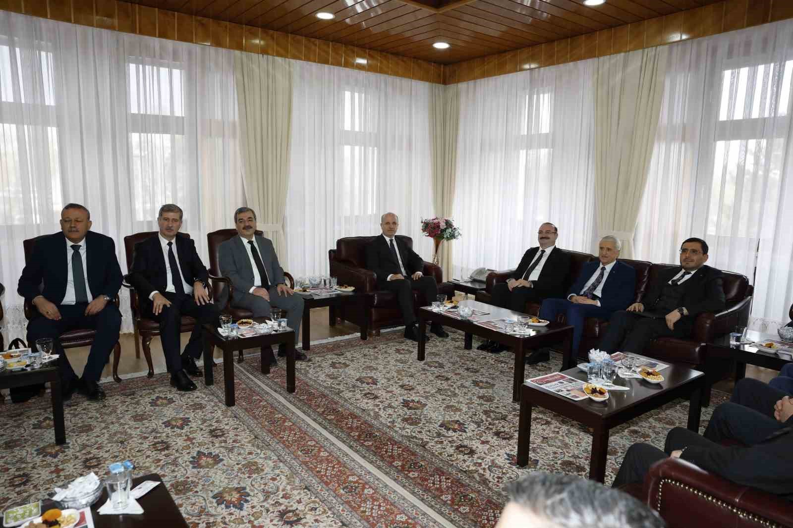 Üniversitelerarası kurul toplantısı Atatürk Üniversitesi ev sahipliğinde yapıldı: Yükseköğretimde güç birliği Erzurum’da sağlandı
