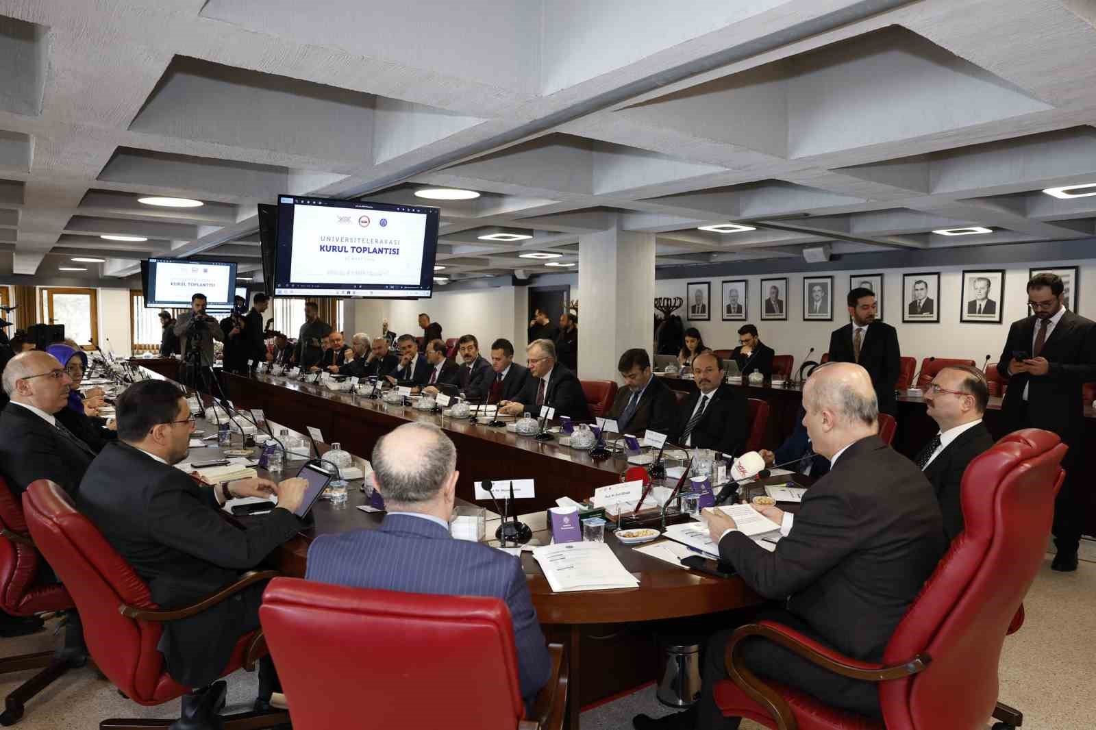 Üniversitelerarası kurul toplantısı Atatürk Üniversitesi ev sahipliğinde yapıldı: Yükseköğretimde güç birliği Erzurum’da sağlandı
