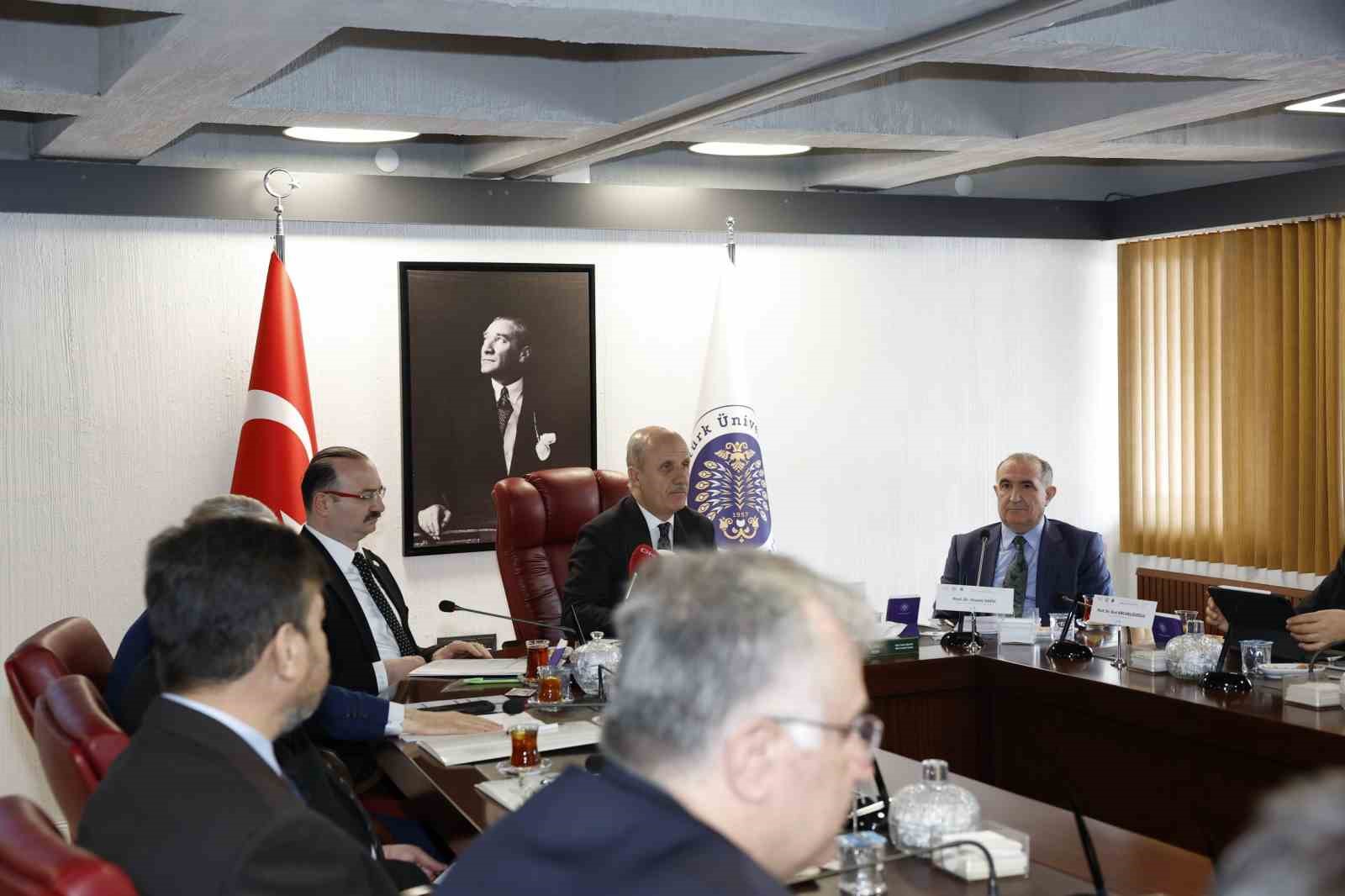 Üniversitelerarası kurul toplantısı Atatürk Üniversitesi ev sahipliğinde yapıldı: Yükseköğretimde güç birliği Erzurum’da sağlandı
