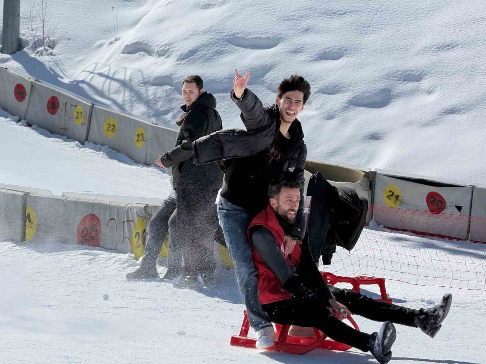 Üniversiteli gençler Erzurum’u gezdi
