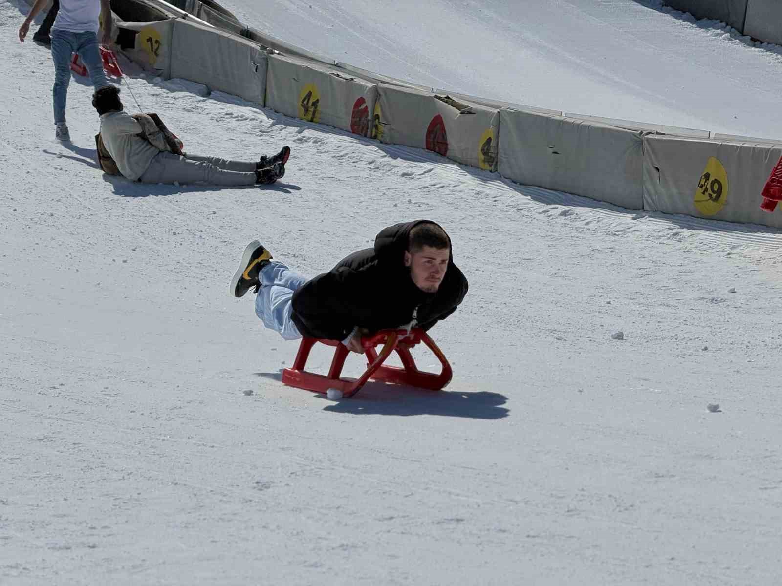 Üniversiteli gençler Erzurum’u gezdi
