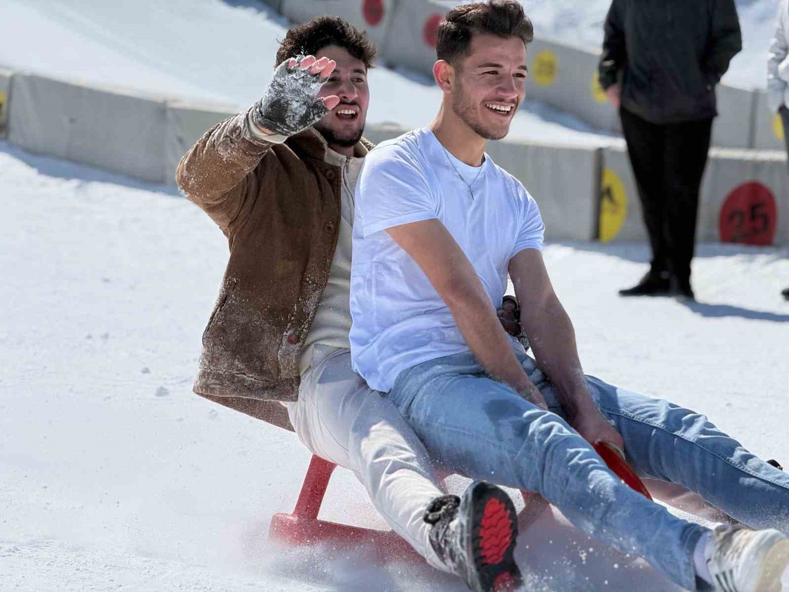 Üniversiteli gençler Erzurum’u gezdi
