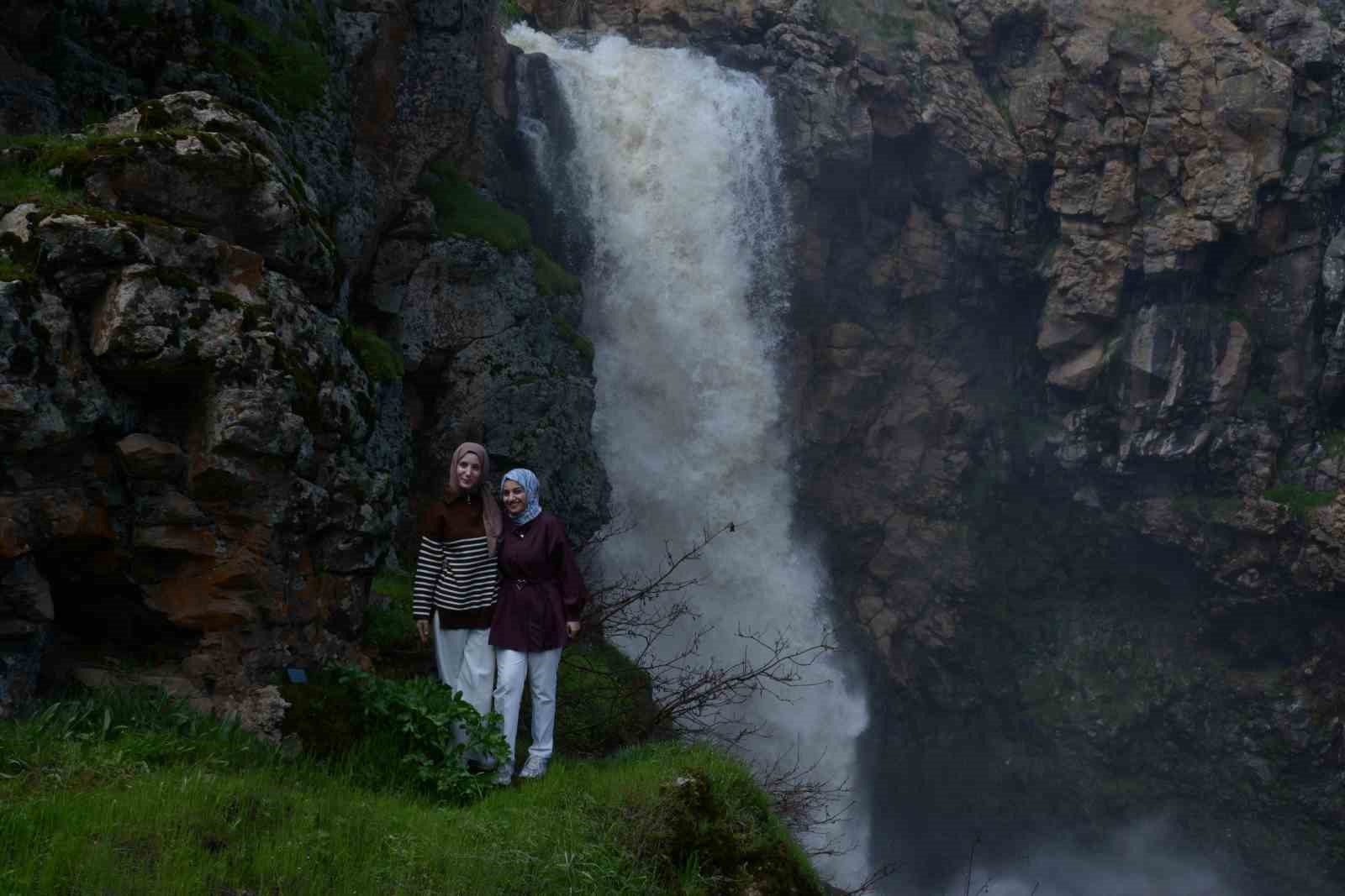 Üniversiteli gençler fotoğrafçılık kursuyla Muş’u keşfediyor
