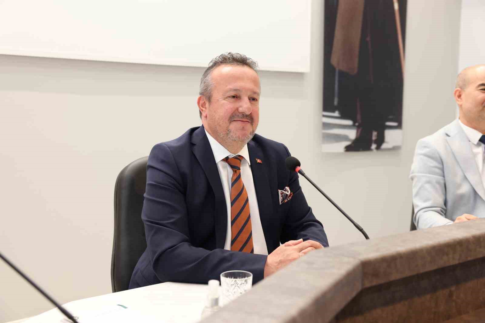 Üniversiteli öğrenciler Denizli OSB Yönetim Kurulu Başkanı Selim Yaymanoğlu ile buluştu
