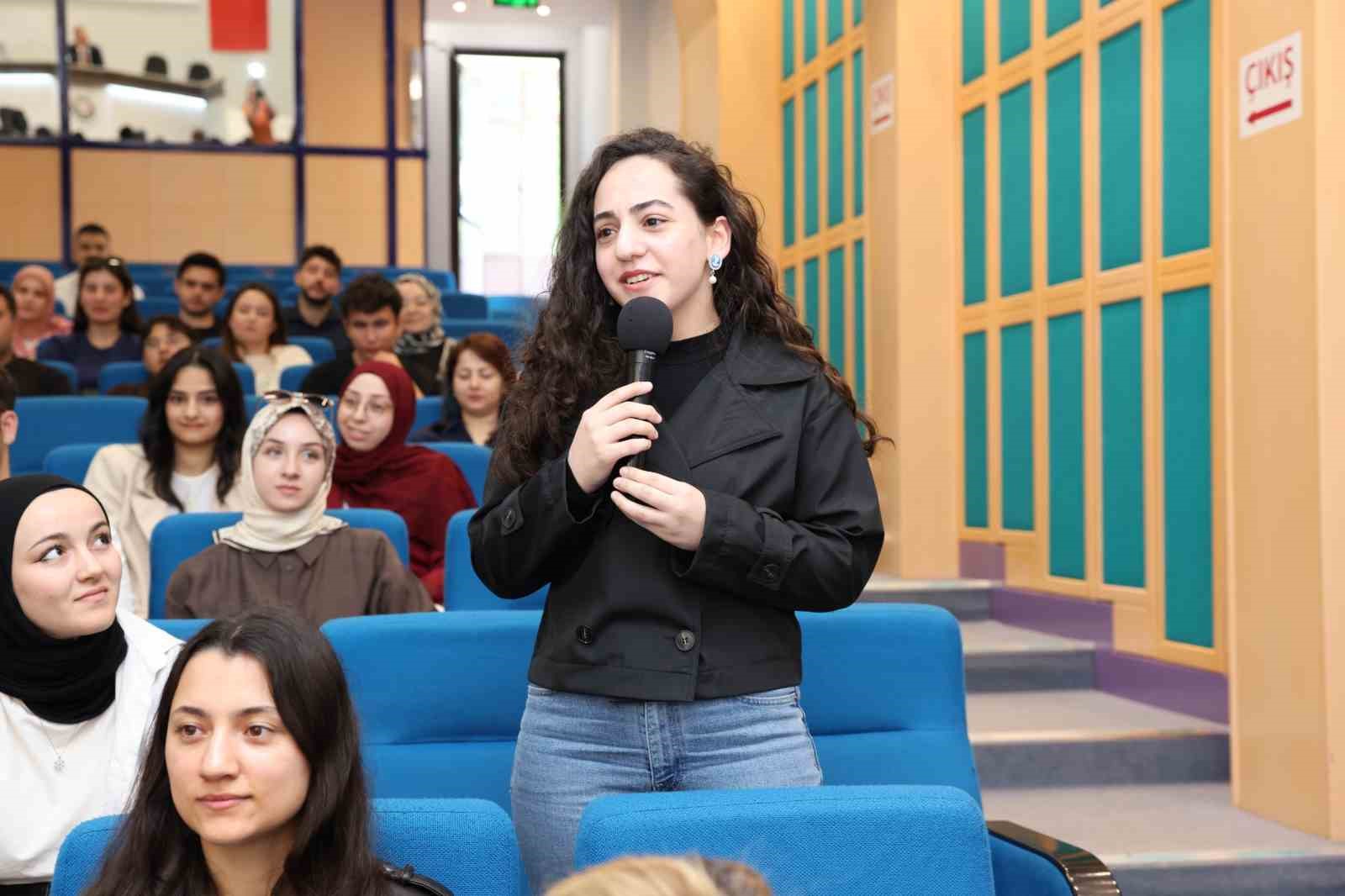 Üniversiteli öğrenciler Denizli OSB Yönetim Kurulu Başkanı Selim Yaymanoğlu ile buluştu
