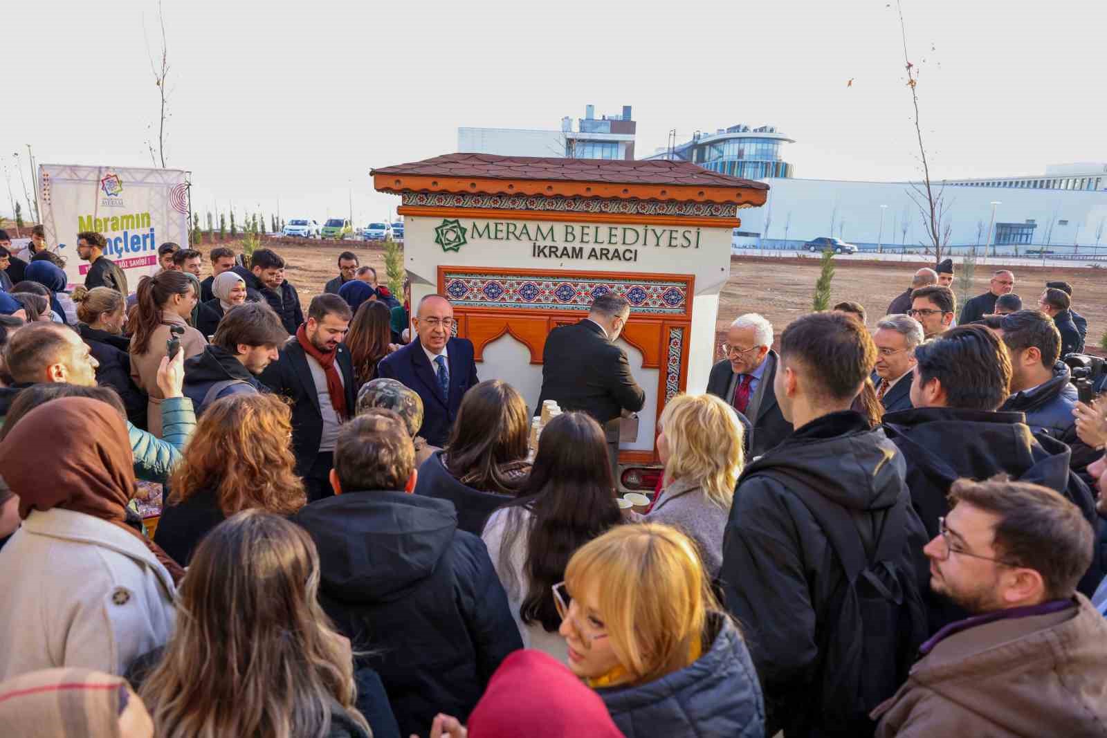 Üniversitelilerin final stresine sıcak bir mola: Başkan Kavuş’tan gençlere çorba ikramı
Üniversitelilerin final stresine sıcak bir mola: Başkan Kavuş’tan gençlere çorba ikramı