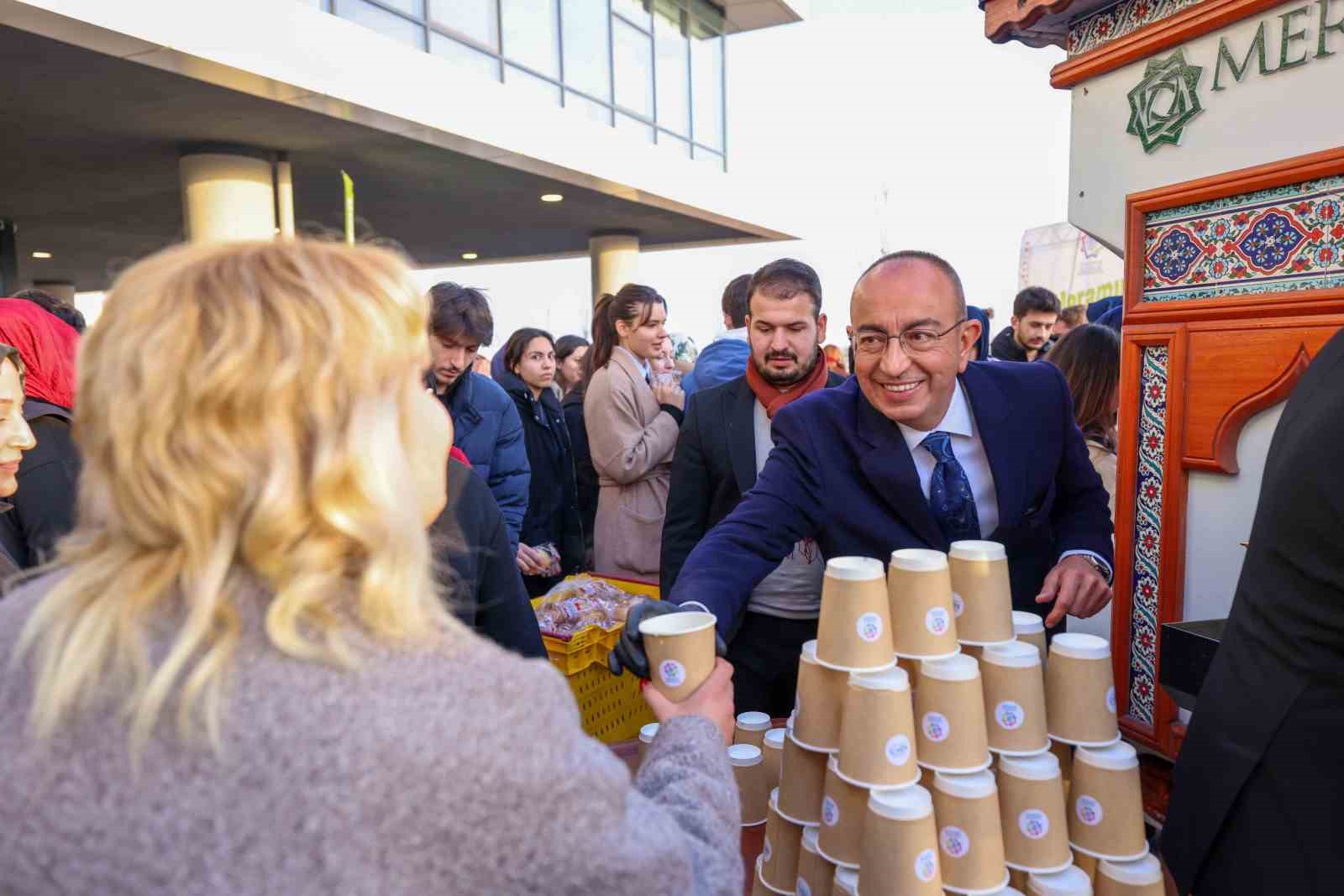 Üniversitelilerin final stresine sıcak bir mola: Başkan Kavuş’tan gençlere çorba ikramı
Üniversitelilerin final stresine sıcak bir mola: Başkan Kavuş’tan gençlere çorba ikramı