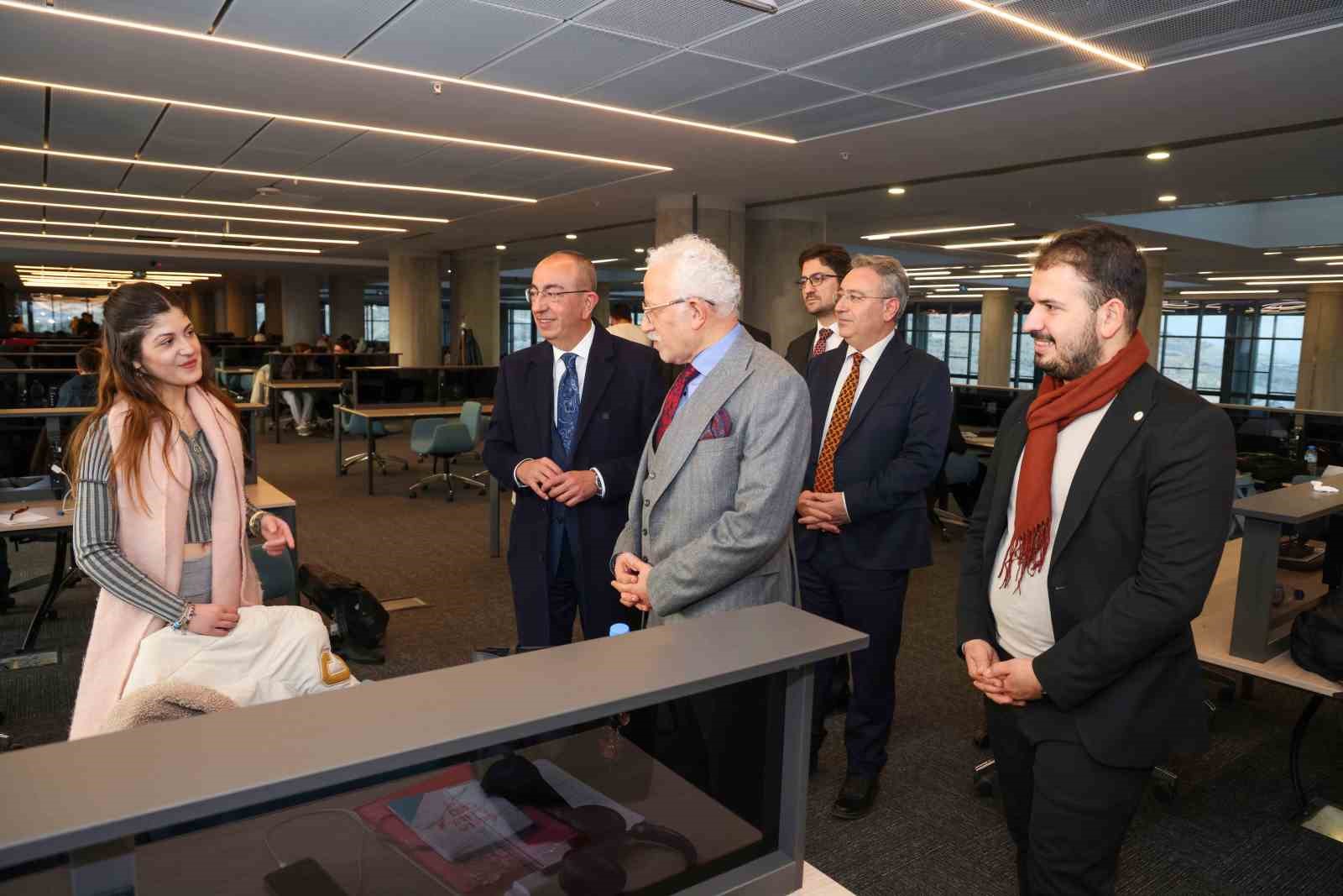 Üniversitelilerin final stresine sıcak bir mola: Başkan Kavuş’tan gençlere çorba ikramı
Üniversitelilerin final stresine sıcak bir mola: Başkan Kavuş’tan gençlere çorba ikramı