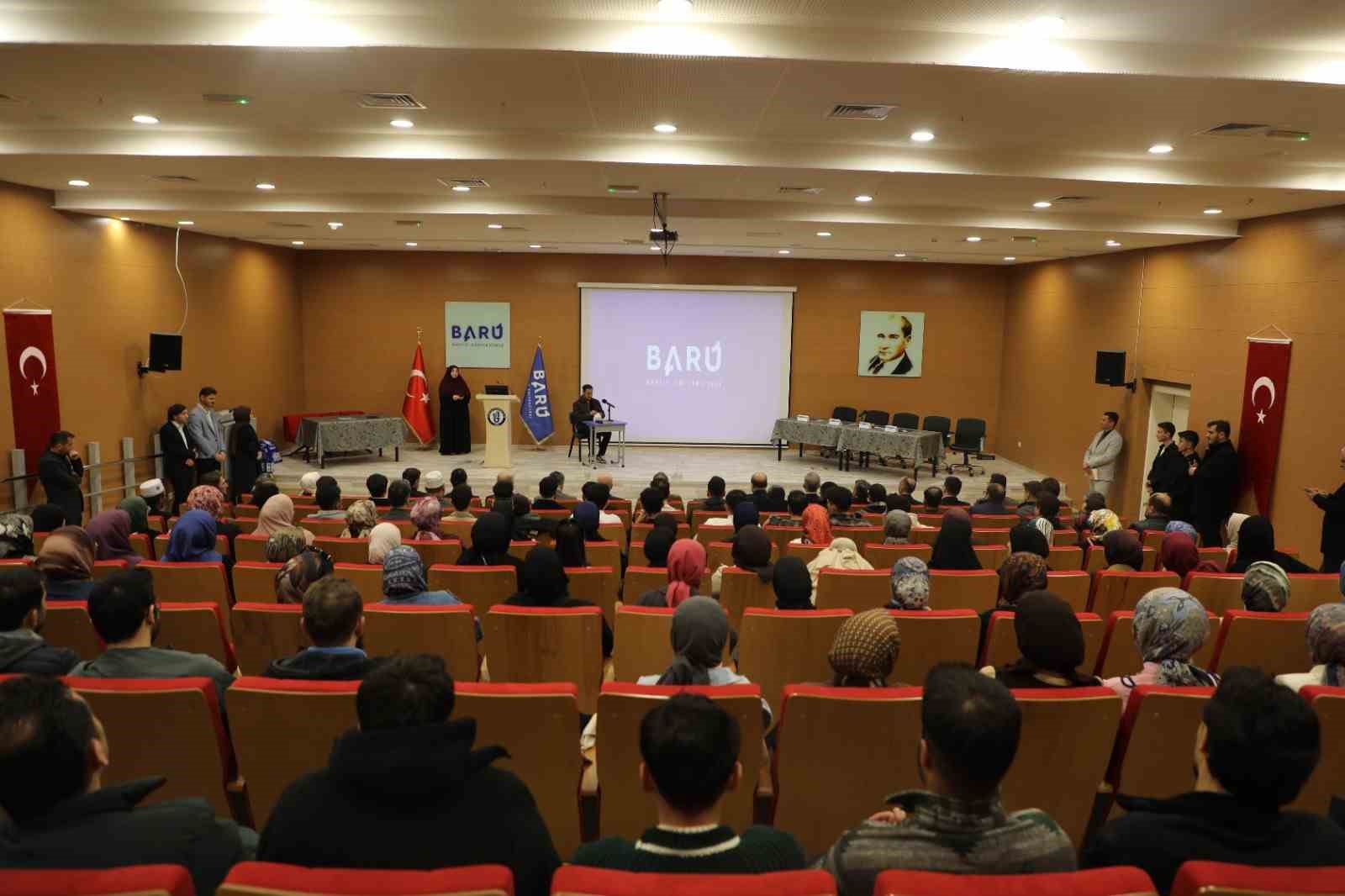 Üniversitesi gençler Kur’an-ı Kerim’i güzel okumak için yarıştı
