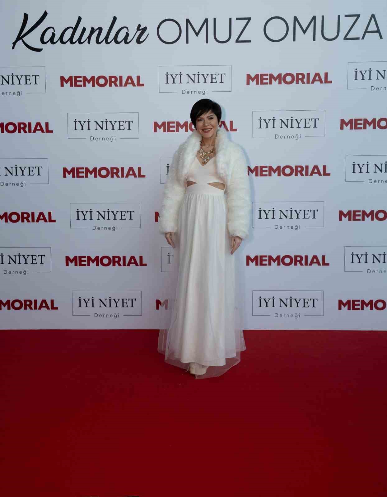 Ünlü isimler "Kadınlar Omuz Omuza Projesi" için bir araya geldi
